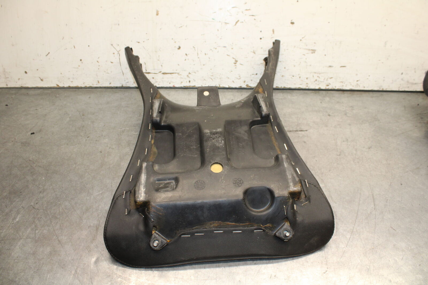 03-04 TRIUMPH DAYTONA 600 FRONT DRIVERS SEAT PAD SADDLE PILLION BB745