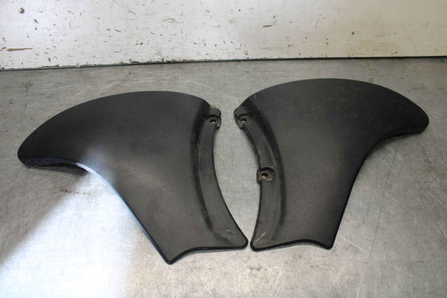 01-06 TRIUMPH TIGER 955I RIGHT LEFT FRONT SIDE SEAT PANELS TRIMS BB693