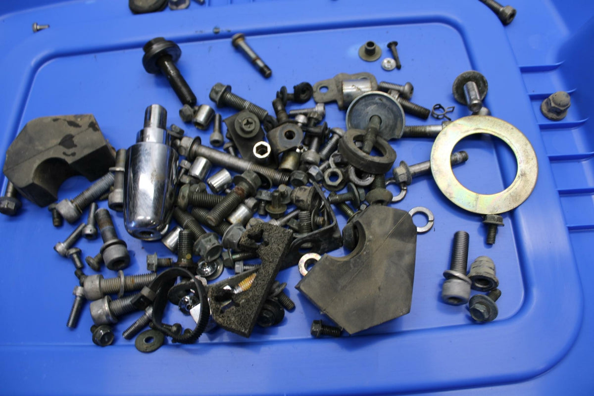 07-08 YAMAHA V STAR 1300 LEFTOVER BOLTS SCREWS SET BB303