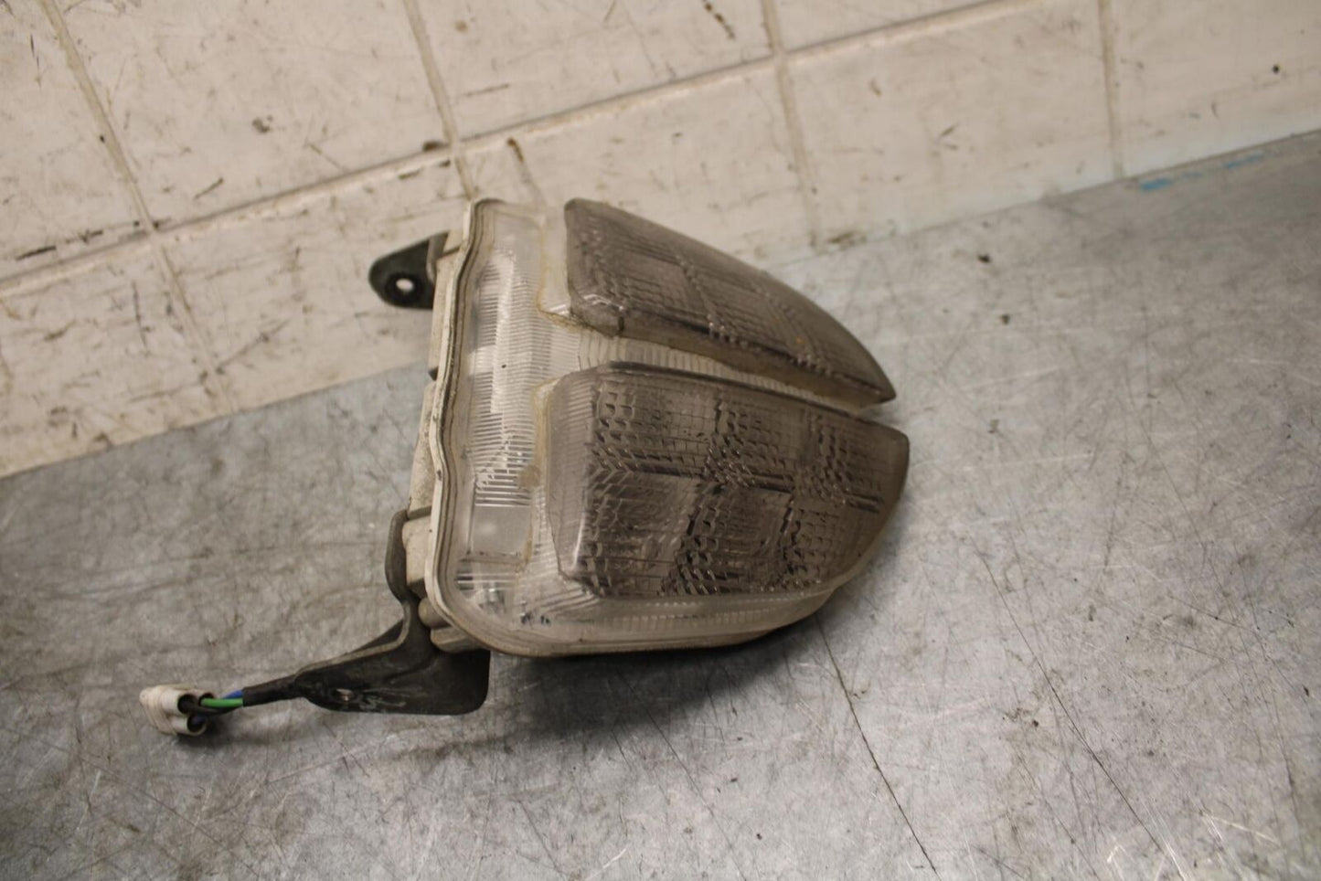 2007 Suzuki GSXR600 REAR TAIL TAILLIGHT BACK BRAKE LIGHT 35710-01H30 BB540