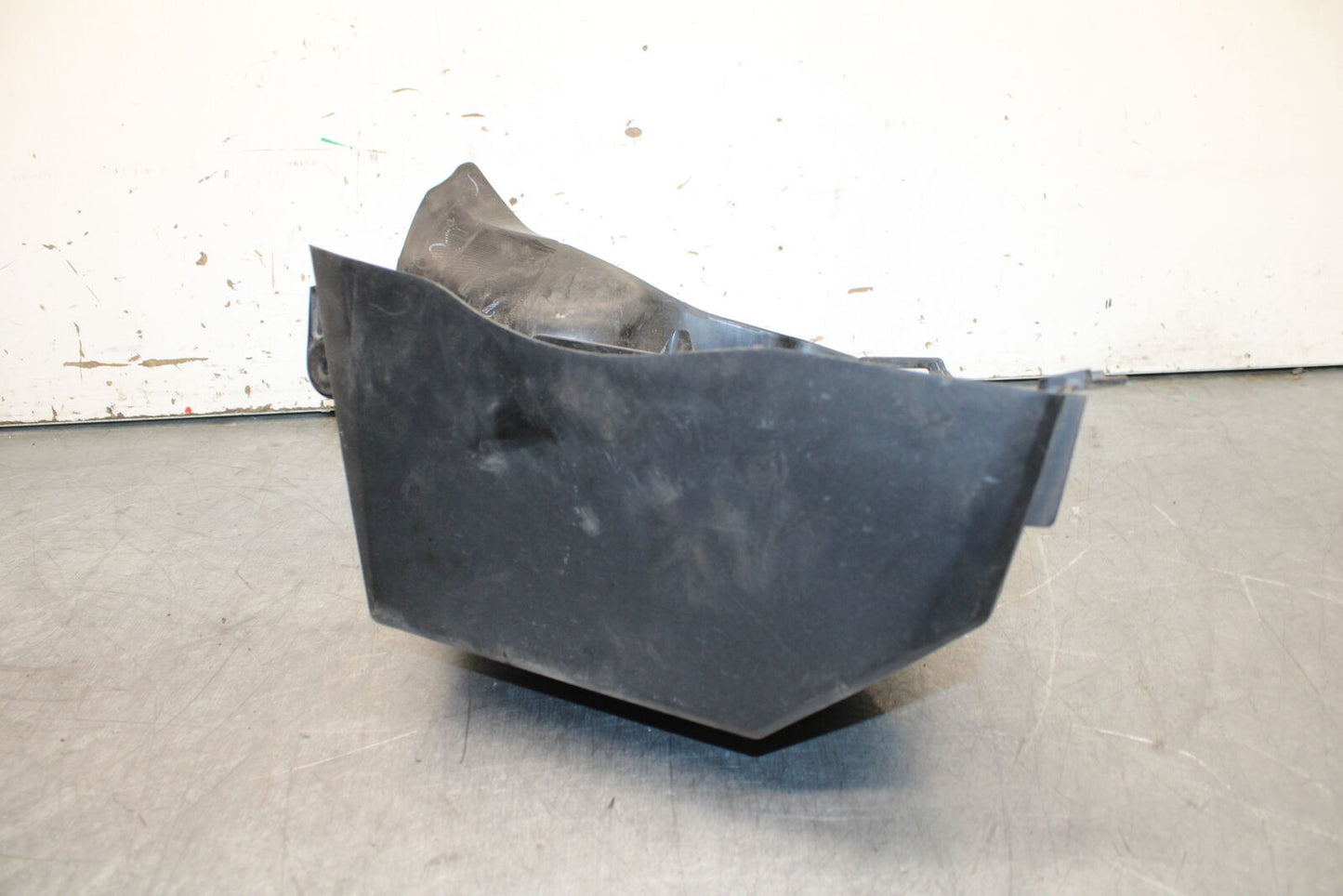 12-17 KAWASAKI ER-6N Z650 REAR BACK TAIL UNDERTAIL BATTERY TRAY PLASTIC BB709