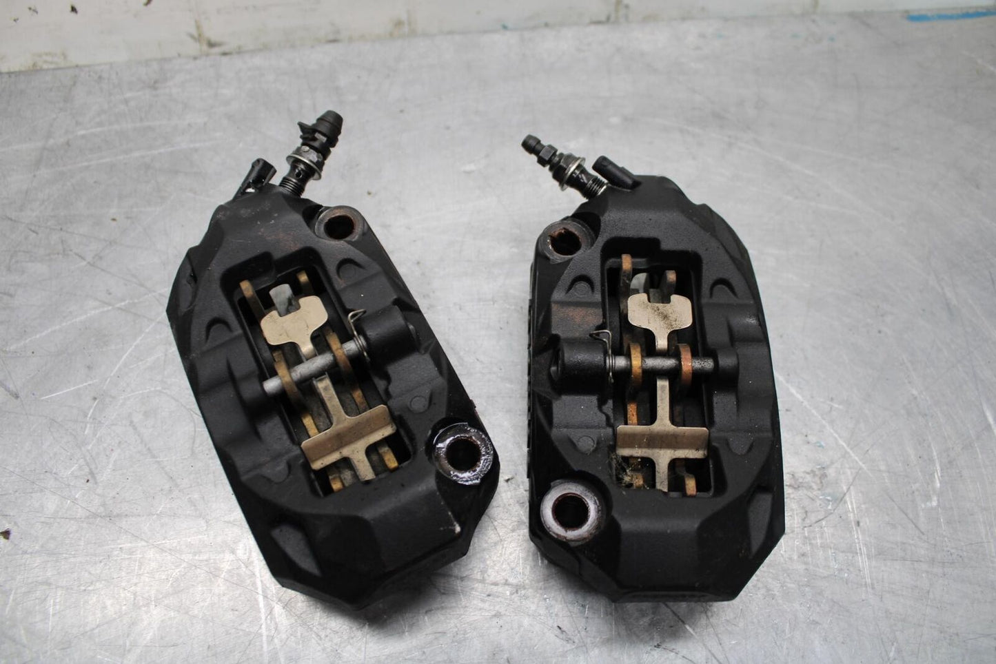 17-21 TRIUMPH STREET TRIPPLE R ABS BREMBO FRONT BRAKE CALIPER SET PAIR bb452