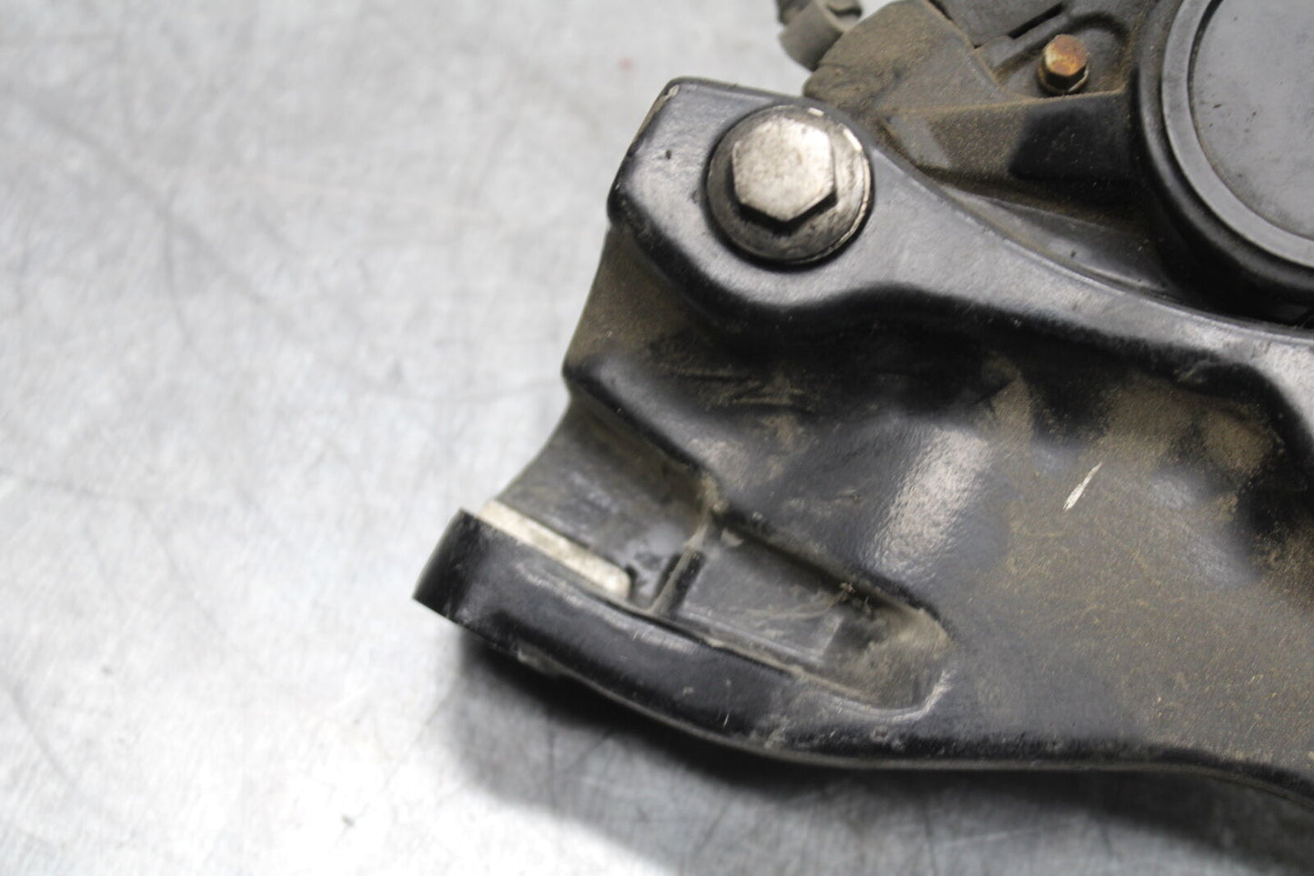 99-00 YAMAHA V STAR 1100 REAR BACK BRAKE CALIPER W MOUNT BRACKET BB711