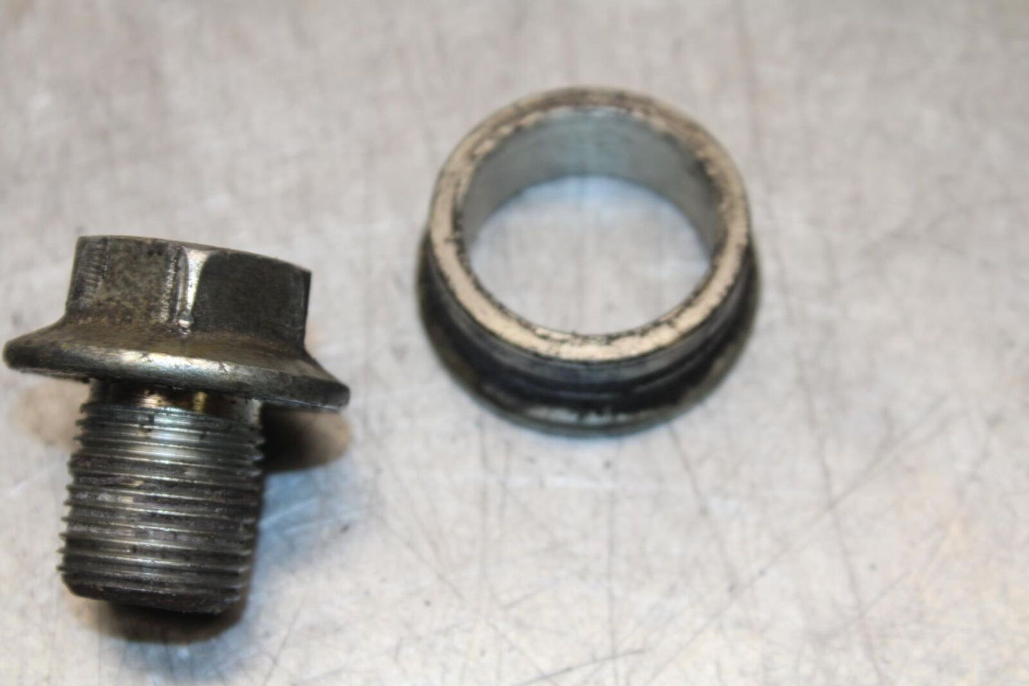 2011 Suzuki GSXR1000 FRONT WHEEL RIM AXLE PIVOT BOLT 54711-41G10 BB96