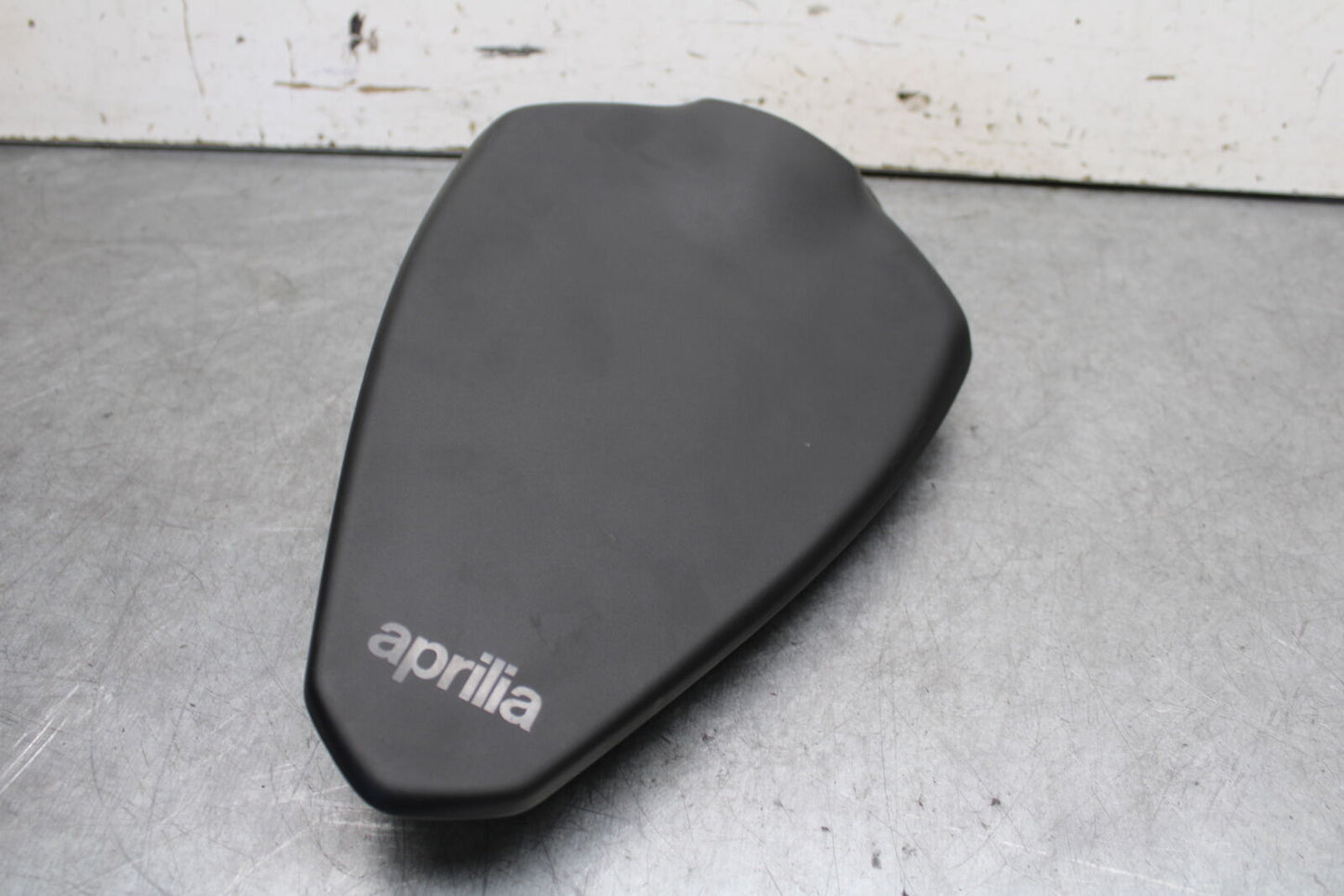 21-24 APRILIA RSV4 REAR PASSENGER SEAT PAD SADDLE PILLION OEM 2B0069 BB668
