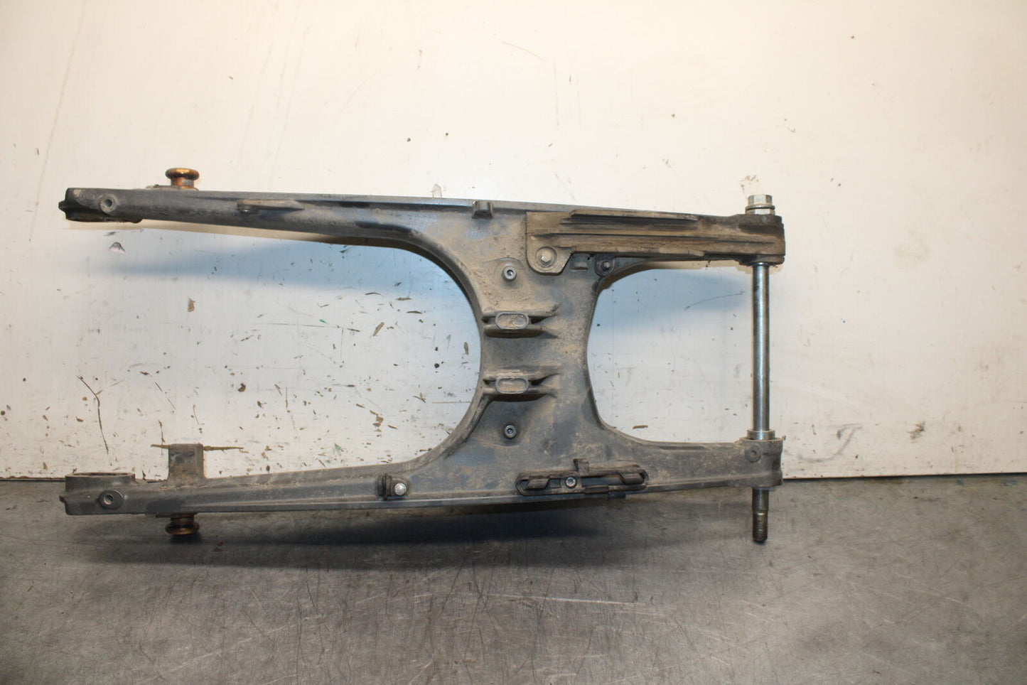 13-16 KTM 390 DUKE REAR SWINGARM BACK SUSPENSION SWING ARM BB748