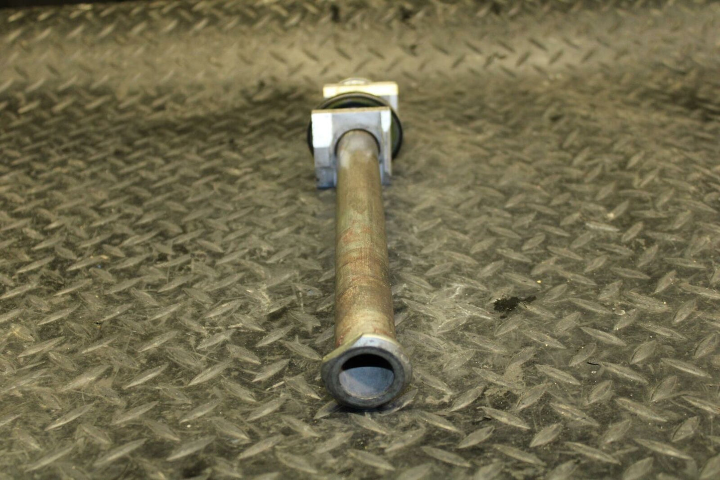 97 SUZUKI GSXR750 REAR AXLE BACK WHEEL RIM PIVOT BOLT AXEL BB187
