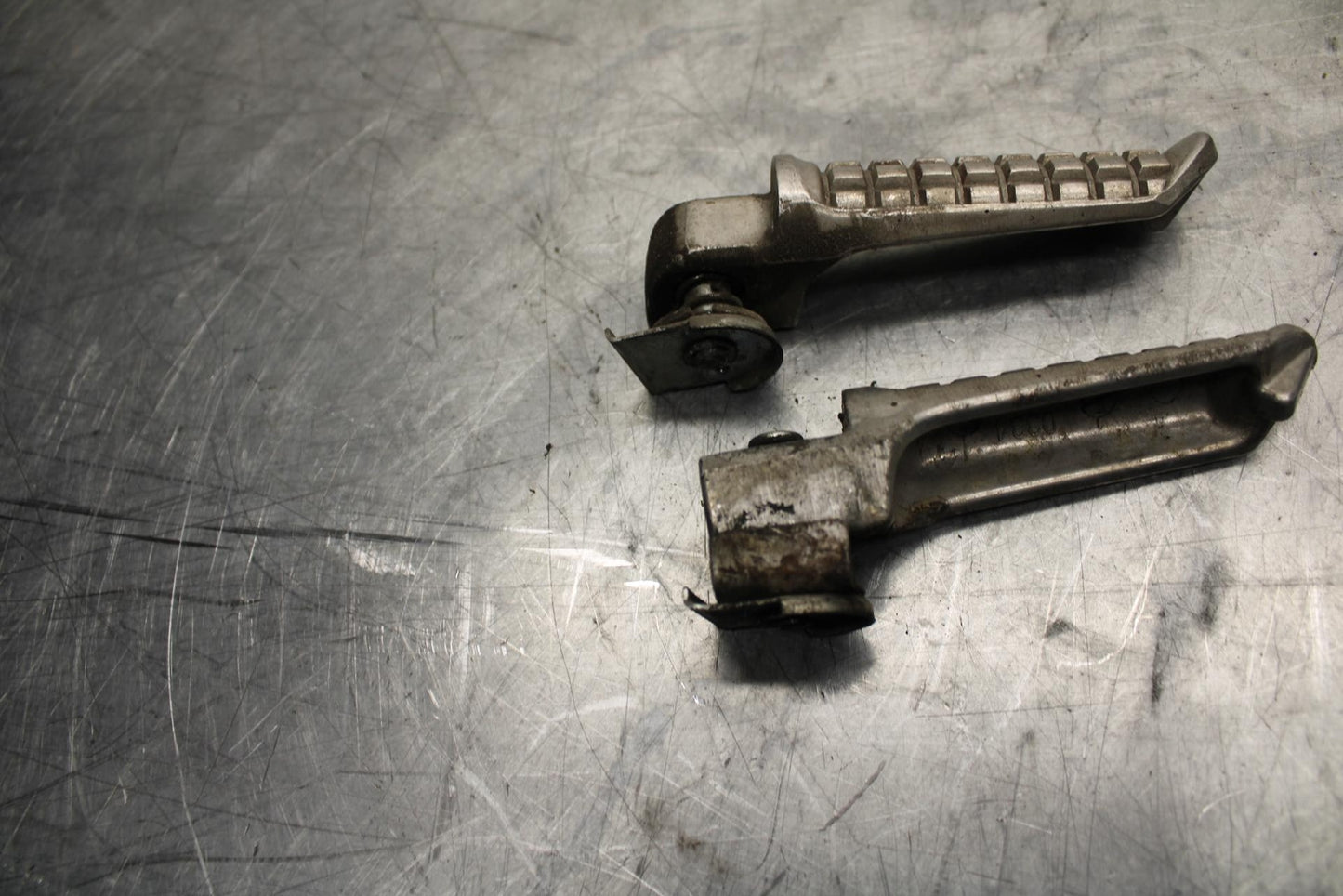 17 KAWASAKI VERSYS_X 300 REAR BACK PASSENGER PEG SET PAIR BB504