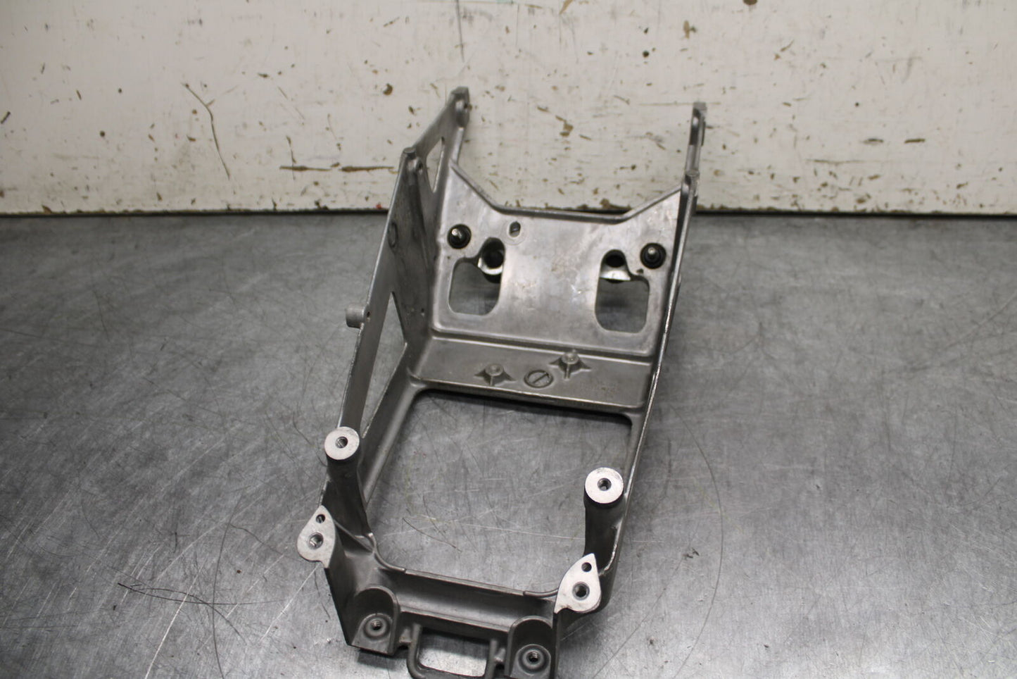 06-07 SUZUKI GSXR 600 REAR BACK TAIL SUBFRAME SUB FRAME BB737