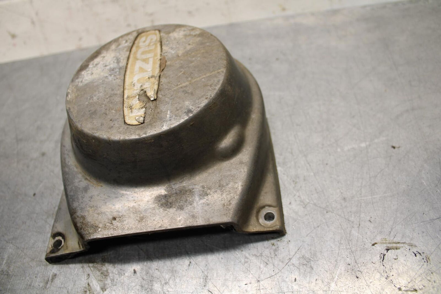 75 SUZUKI GT 550 STATOR MAGNETO ALTERNATOR GENERATOR COVER BB72