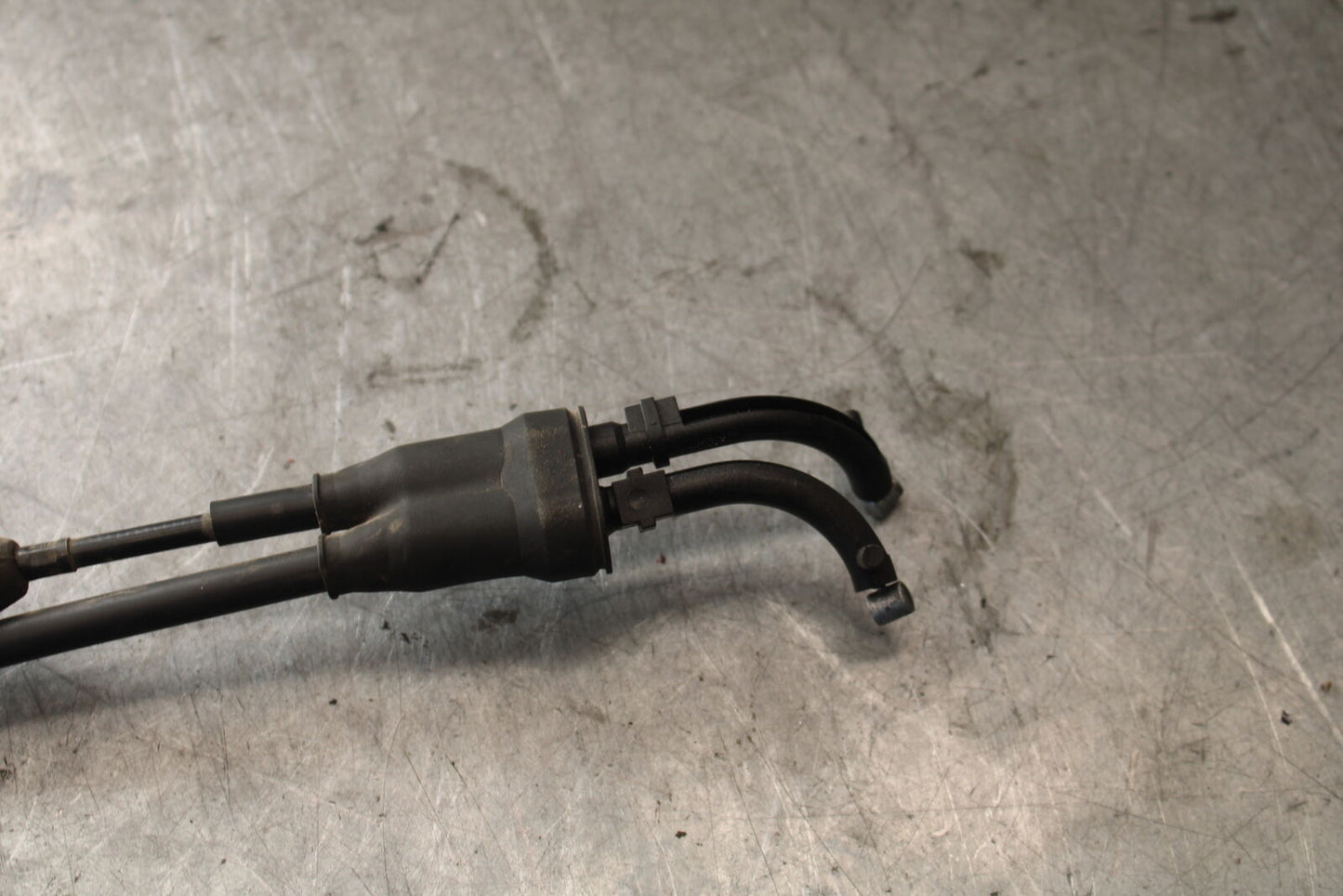 07-08 TRIUMPH DAYTONA 675 THROTTLE CABLES LINES BB685