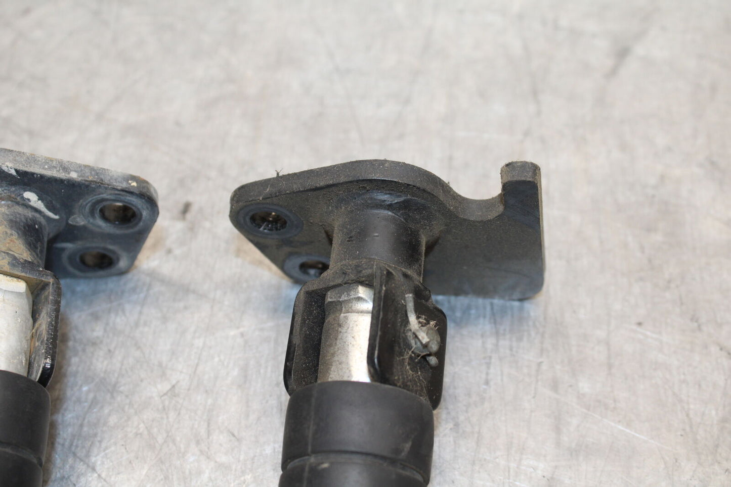 99-00 YAMAHA V STAR 1100 REAR PASSENGER FOOT STEP PEG BB711