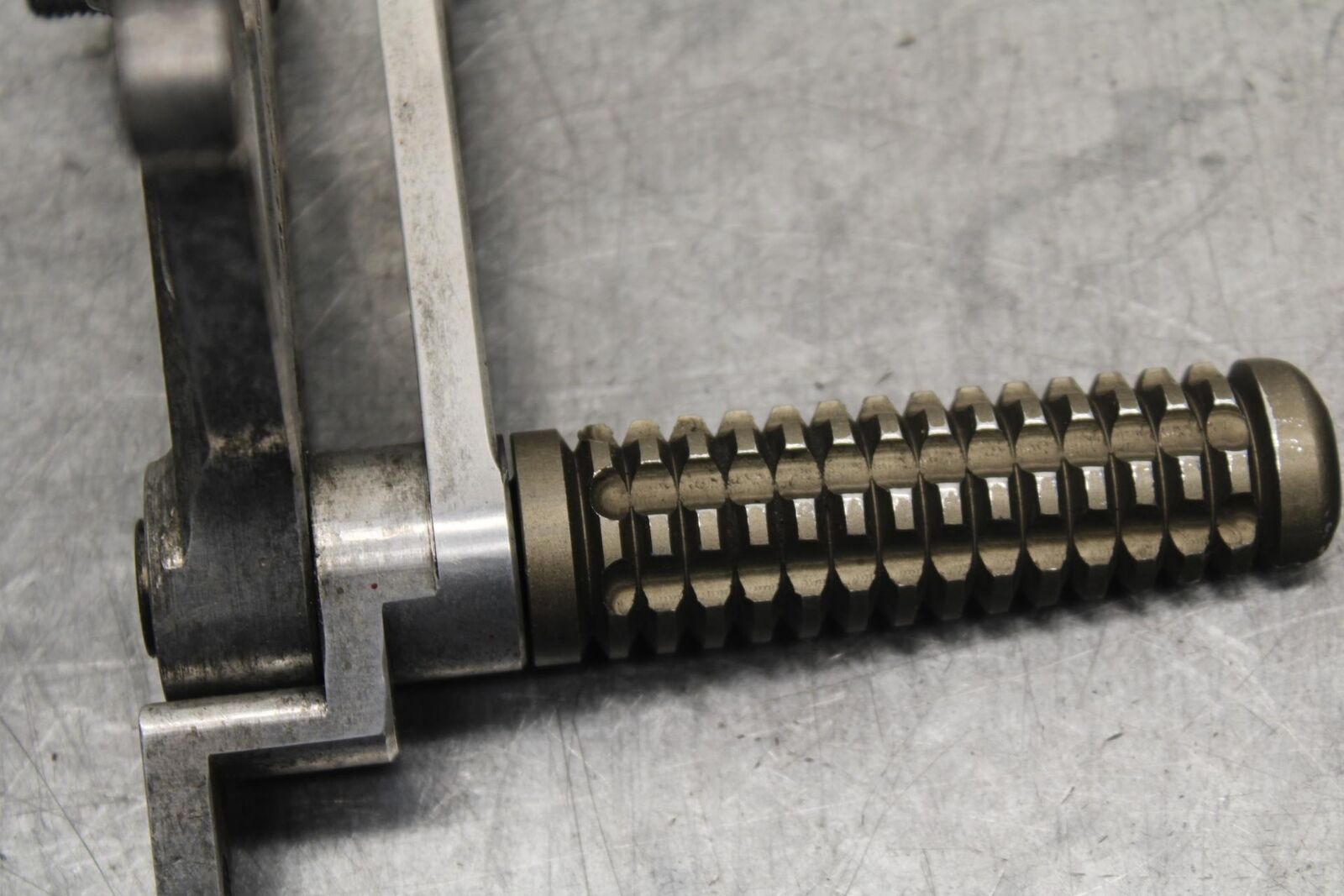 01-03 SUZUKI GSXR600 RIGHT LEFT REARSETS REAR SET DRIVER FOOT PEGS BB639