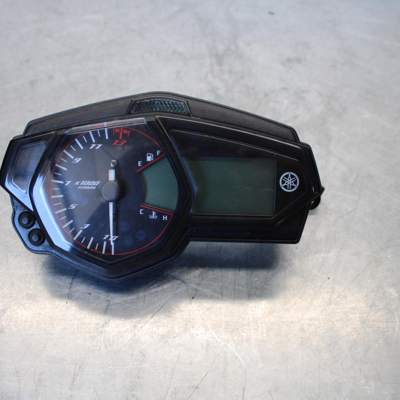 17-18 YAMAHA YZF R3 SPEEDO TACH GAUGES DISPLAY CLUSTER SPEEDOMETER BB438