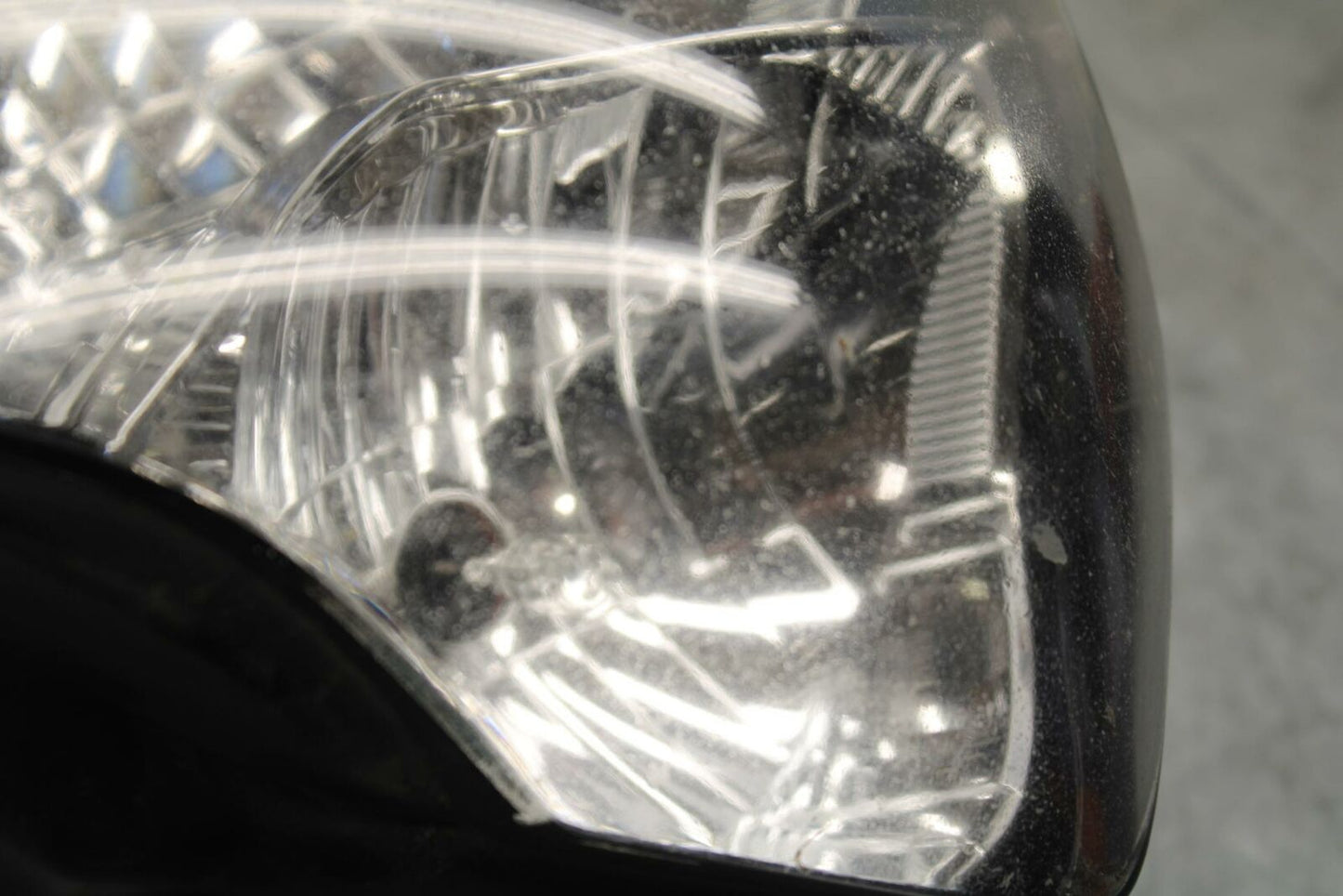 15-21 SUZUKI GSXR600 FRONT HEADLIGHT HEAD LIGHT LAMP BB418 B