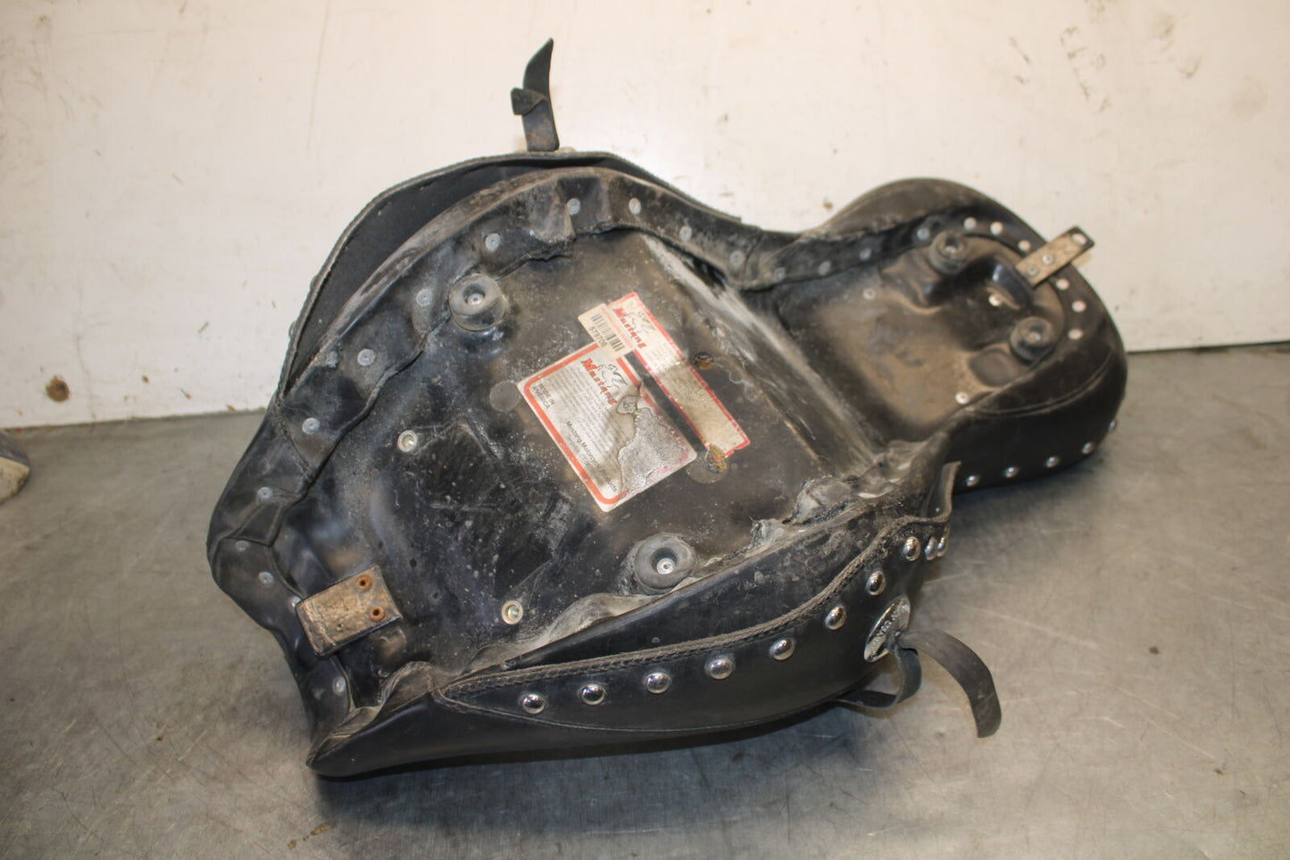 87-03 SUZUKI INTRUDER 1400 VS1400GLP FRONT DRIVERS SEAT BB702