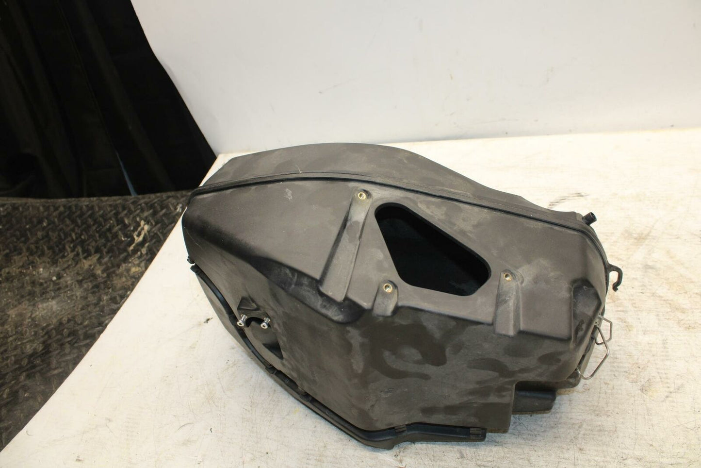 08-10 DUCATI 848 AIRBOX AIR INTAKE FILTER BOX BB369