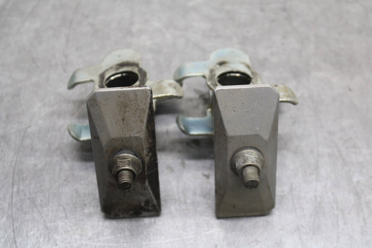 03 SUZUKI SV650S SWINGARM CHAIN TENSIONER ADJUSTMENT BRACKETS BB130