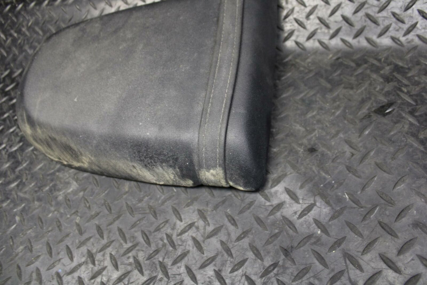 02 SUZUKI GSXR1000 REAR BACK PASSENGER TANDEM SEAT PAD SADDLE PILLION bb171