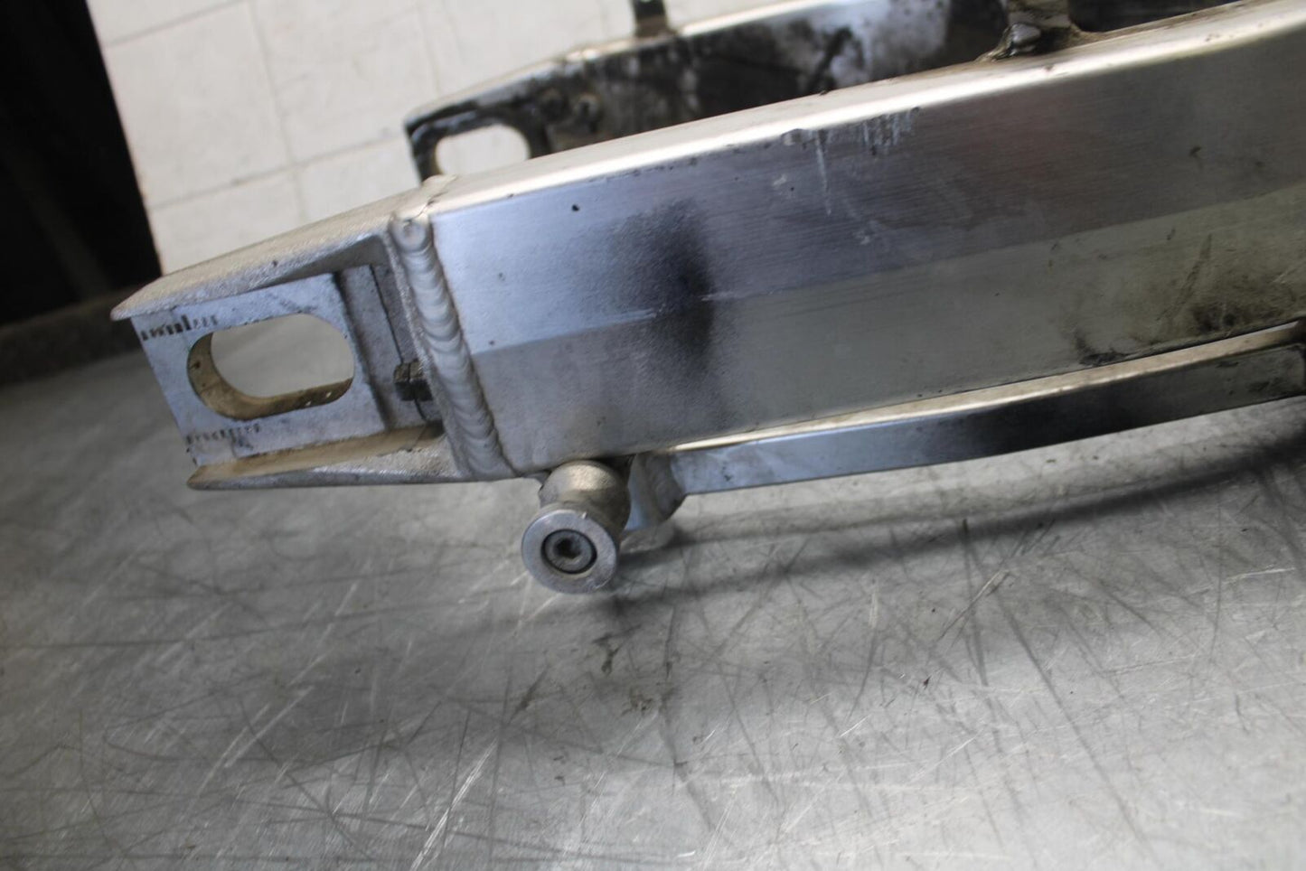 1998 Suzuki TL1000S REAR SWINGARM BACK SUSPENSION SWING ARM BB508