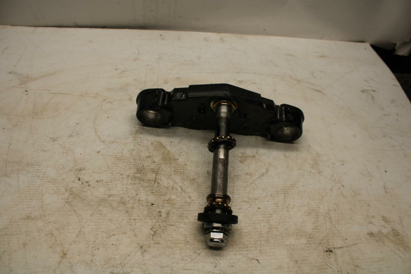 05-09 SUZUKI BOULEVARD C90 FRONT FORKS CLAMP LOWER TRIPLE TREE STEM BB357