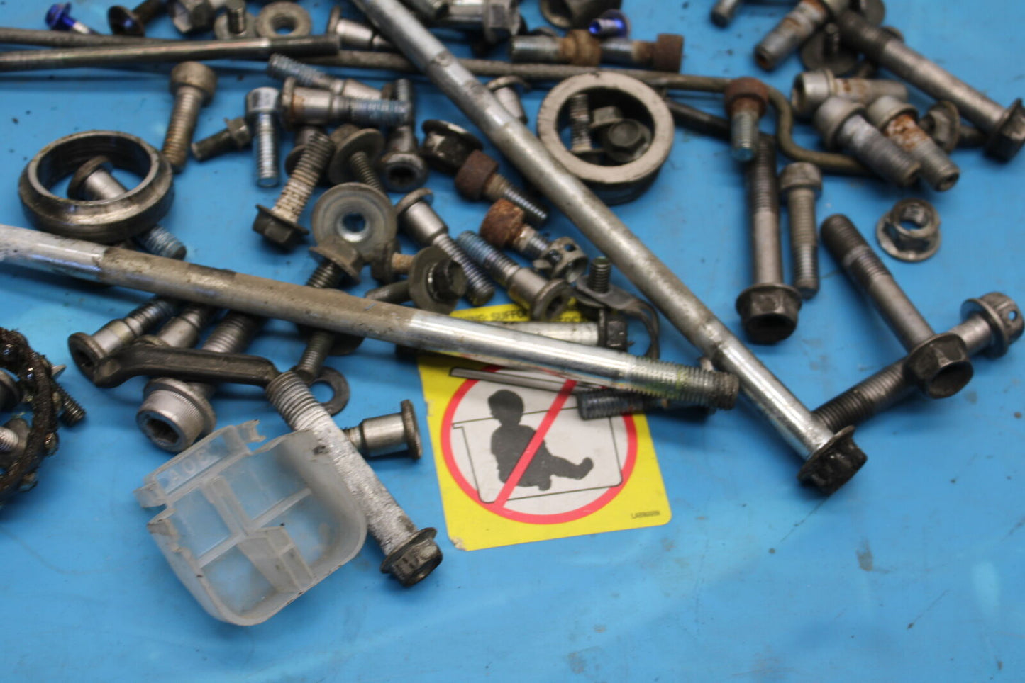 04-05 SUZUKI GSXR600 ENGINE MOUNTING BOLTS HARDWARE MOTOR SCREWS BB658