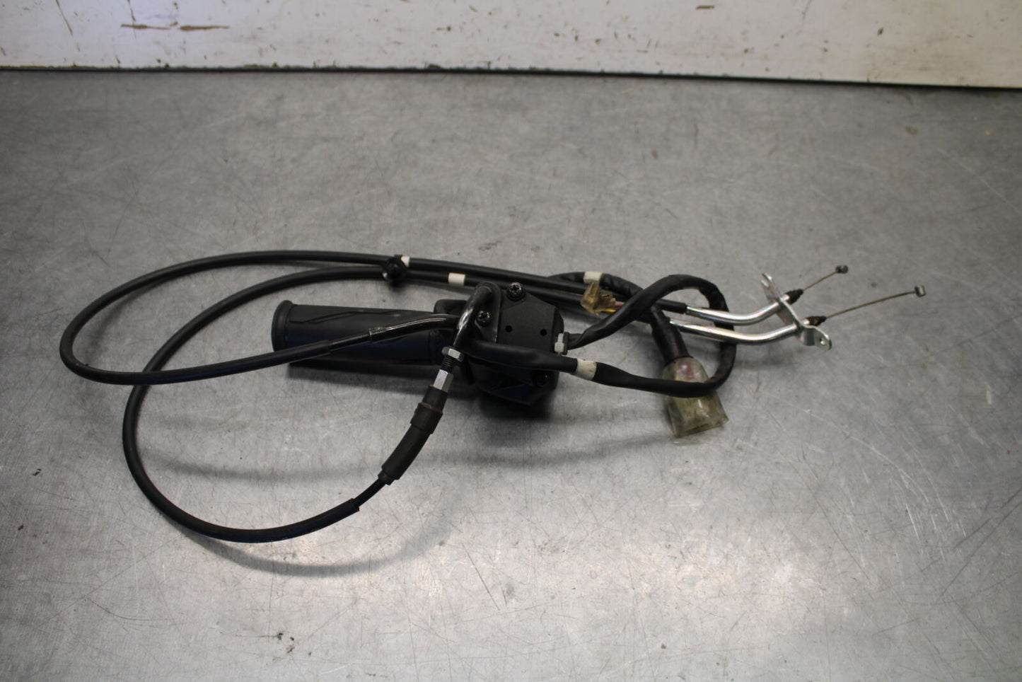 15-17 YAMAHA YZF R3 THROTTLE CABLE HOUSEING & CABLE SET BB651