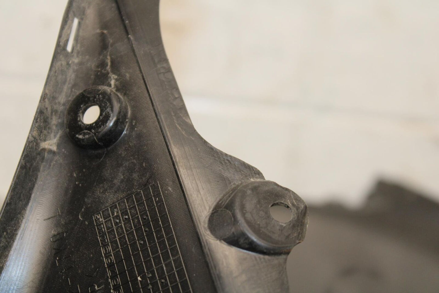 20 SUZUKI GSXR 1000 CENTER UNDER PANEL TRIM COWL BB597