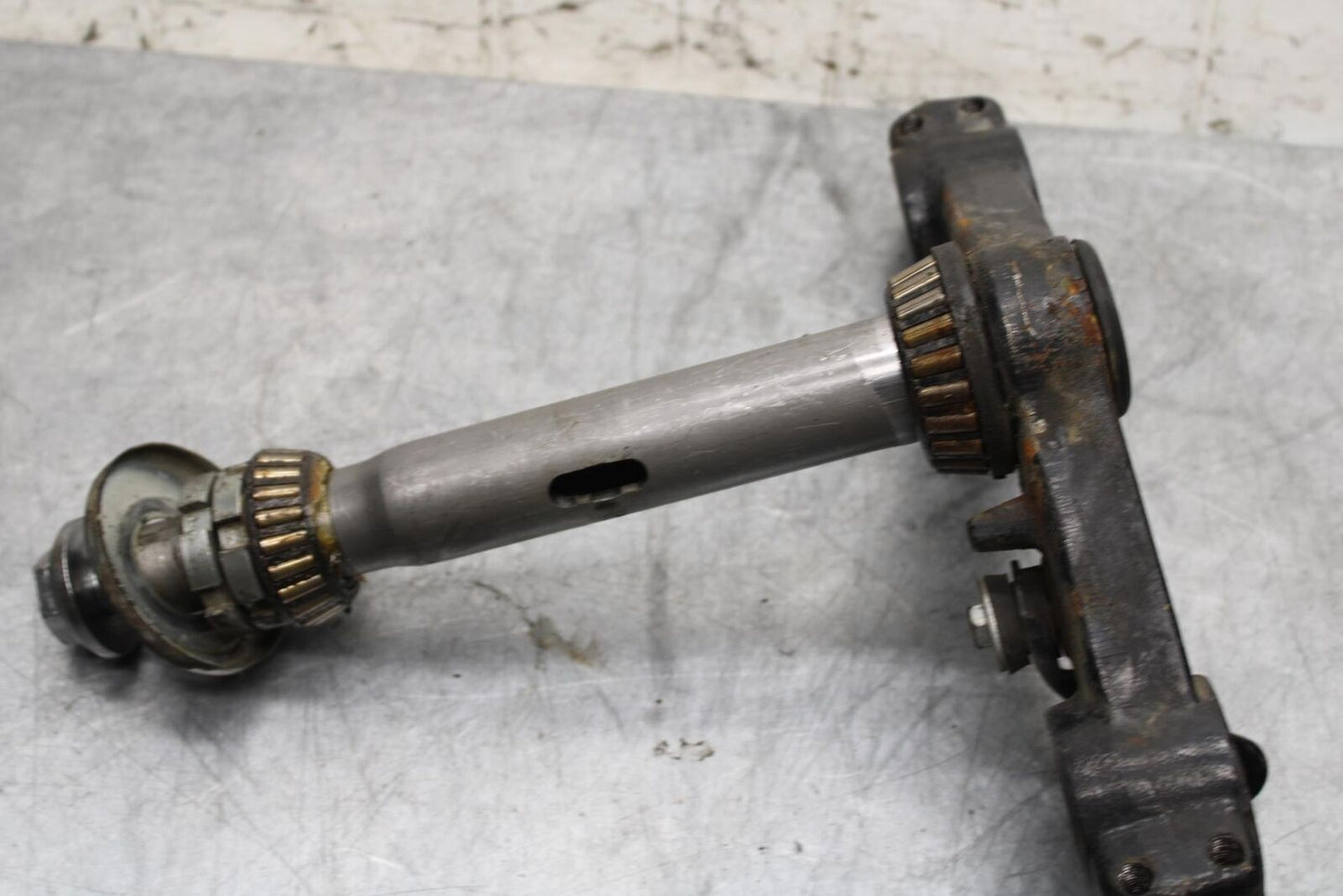 1977 Yamaha XS750 FRONT FORKS CLAMP LOWER TRIPLE TREE STEM 1J7-23340-02-33 BB554