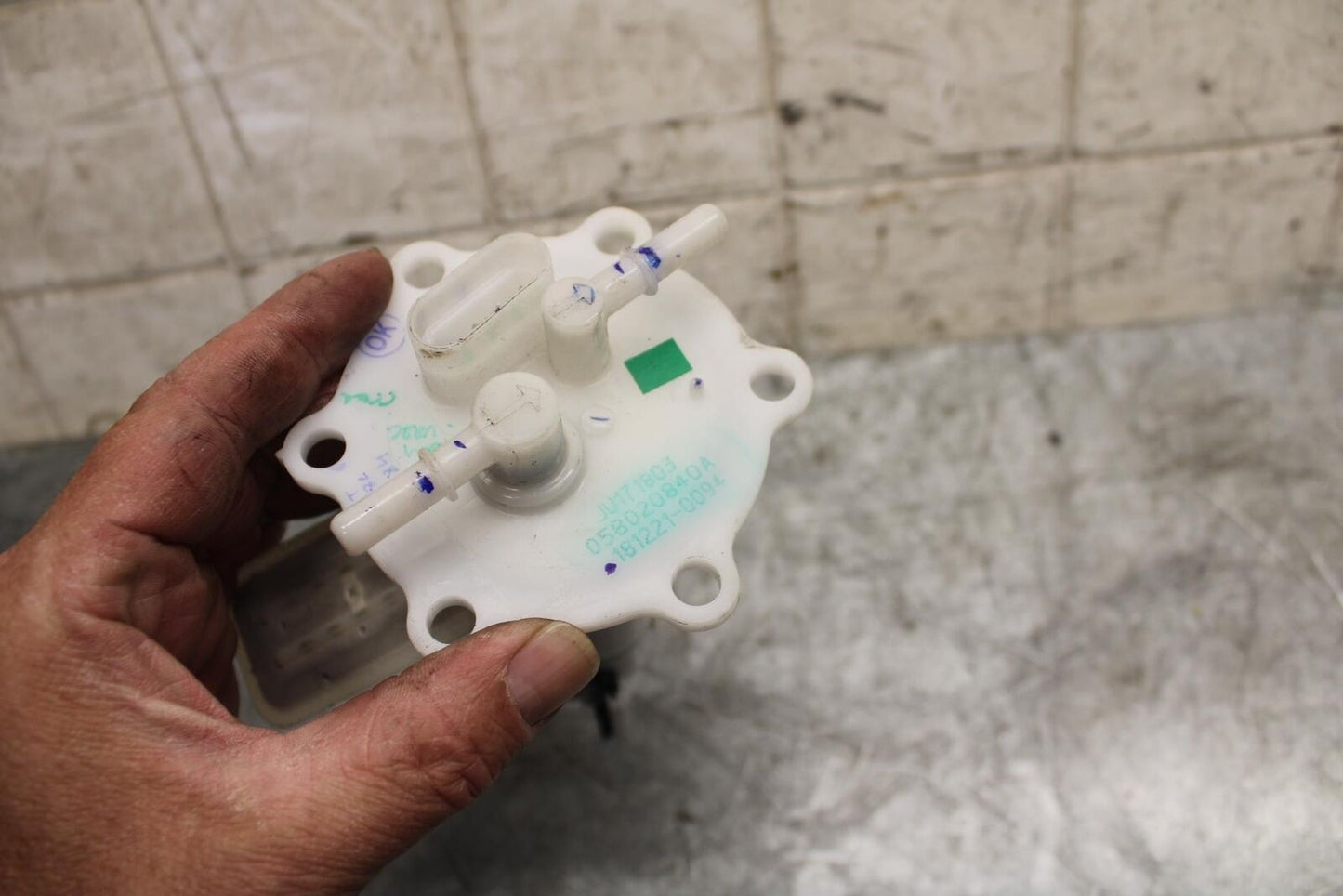 22-23 HUSQVARNA SVARTPILEN 401 FUEL PUMP GAS PETROL SENDER UNIT BB541