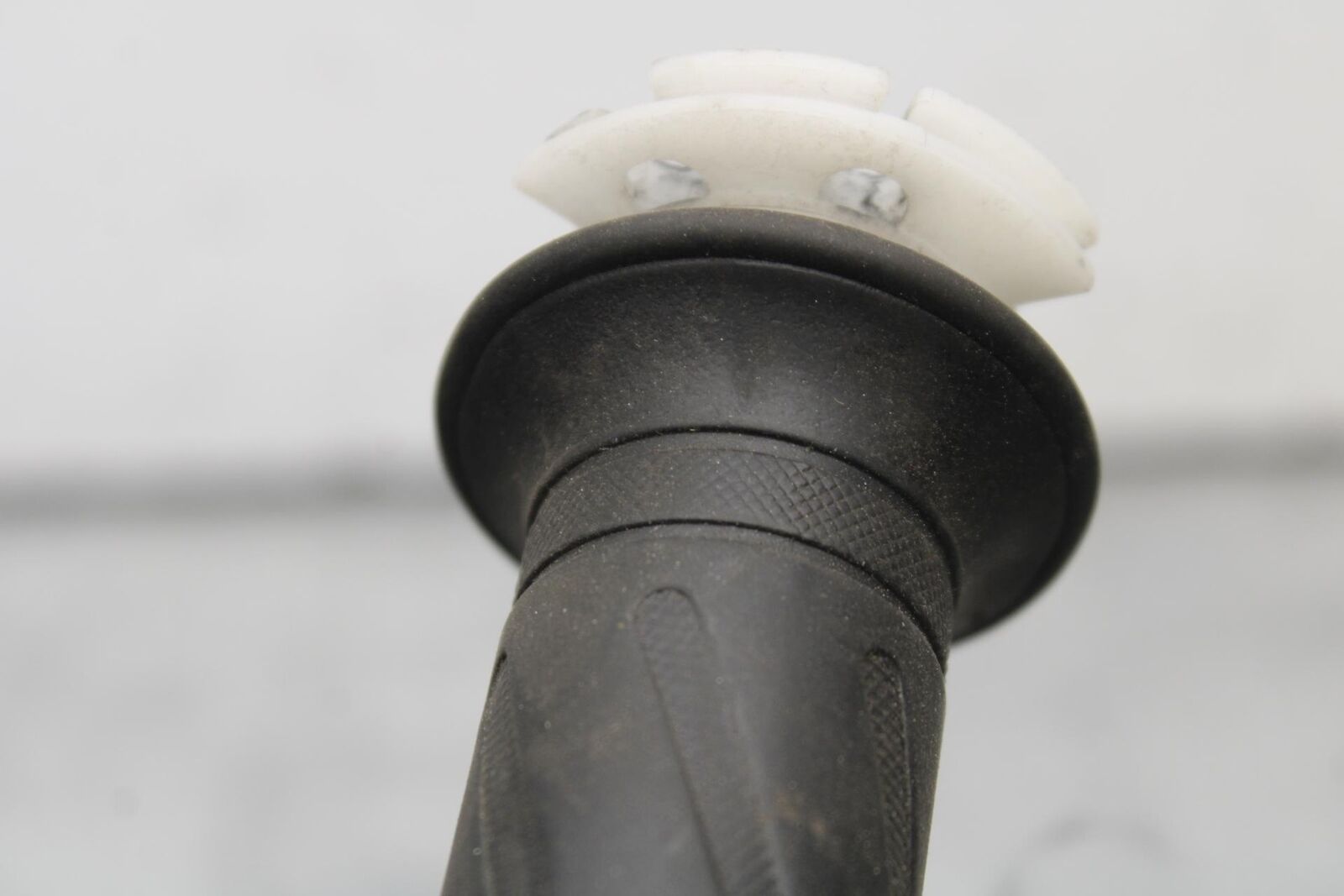 01-03 SUZUKI GSXR600 RIGHT THROTTLE GRIP BB633