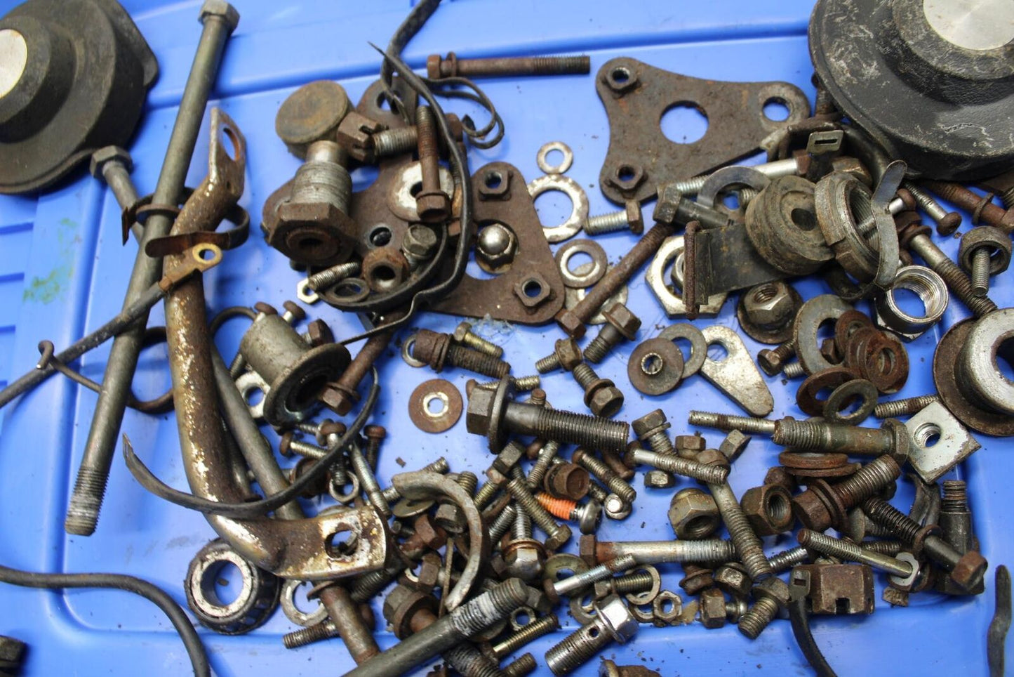 80-81 SUZUKI GS1000G ENGINE LEFTOVER BOLTS HARDWARE MOTOR SCREWS BB91