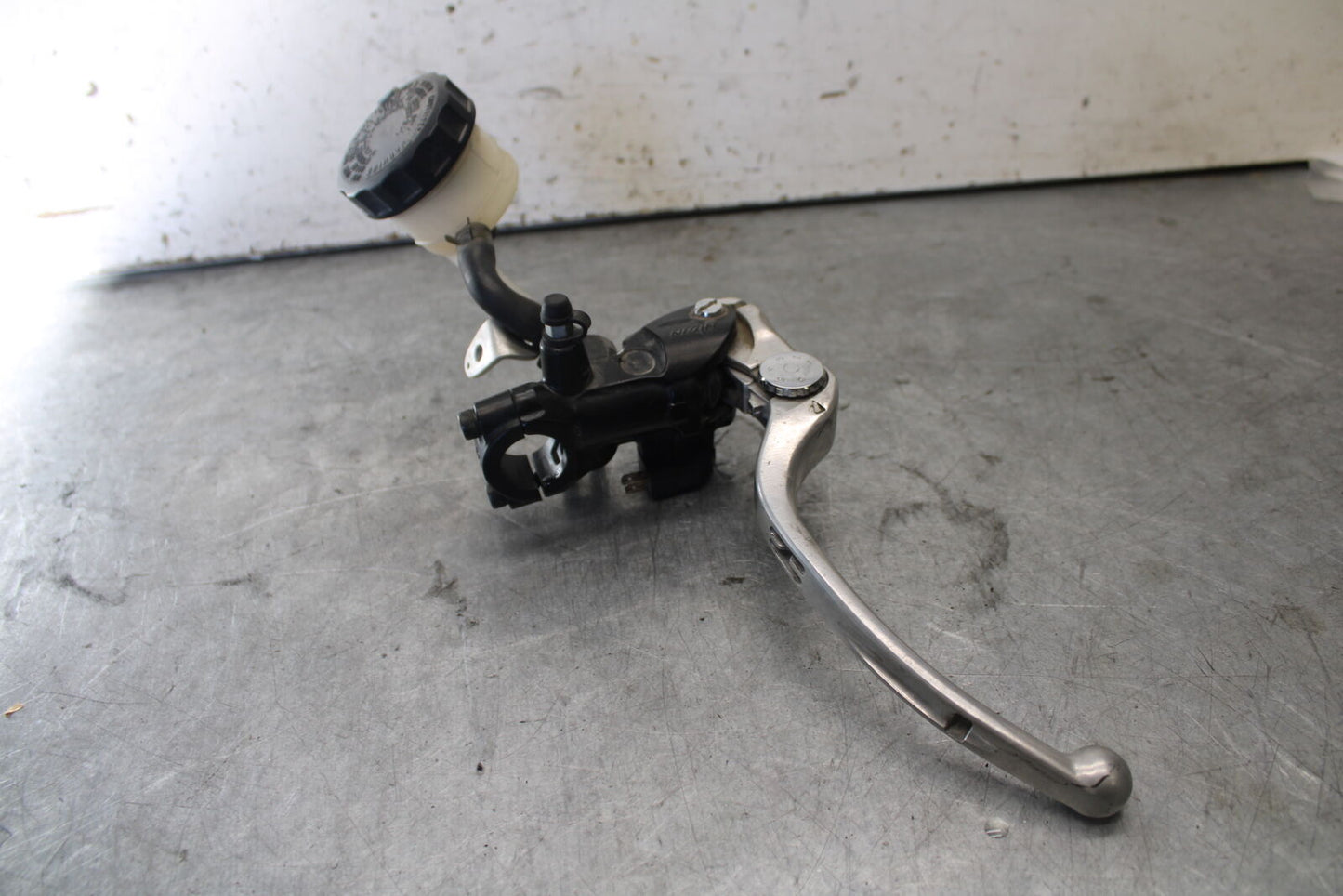 07-08 TRIUMPH DAYTONA 675 FRONT BRAKE MASTER CYLINDER w/ LEVER T2025700 BB685