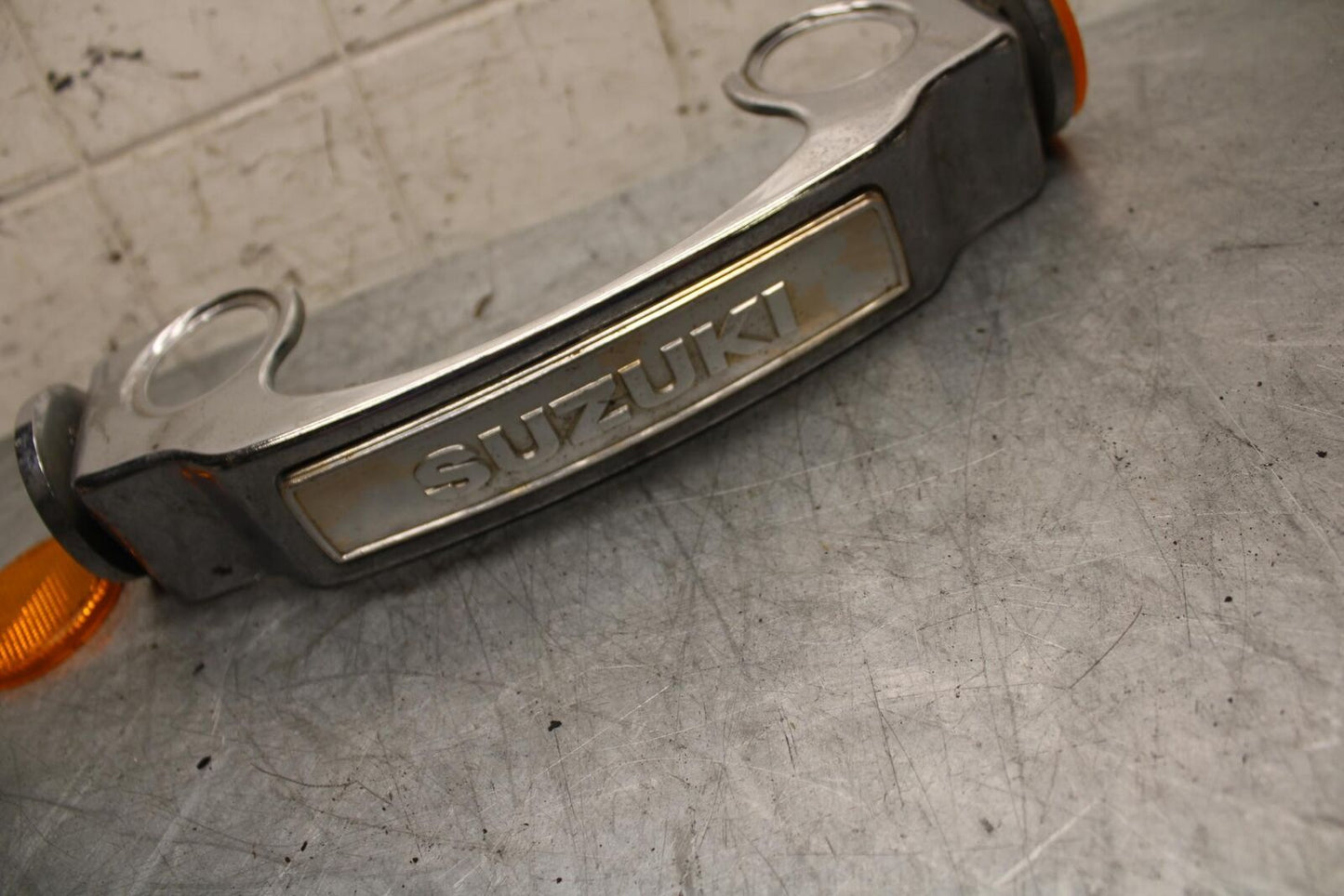 82-83 SUZUKI GS1100GL FRONT FORK COVER TOP GUARD SHIELD COWL BB30