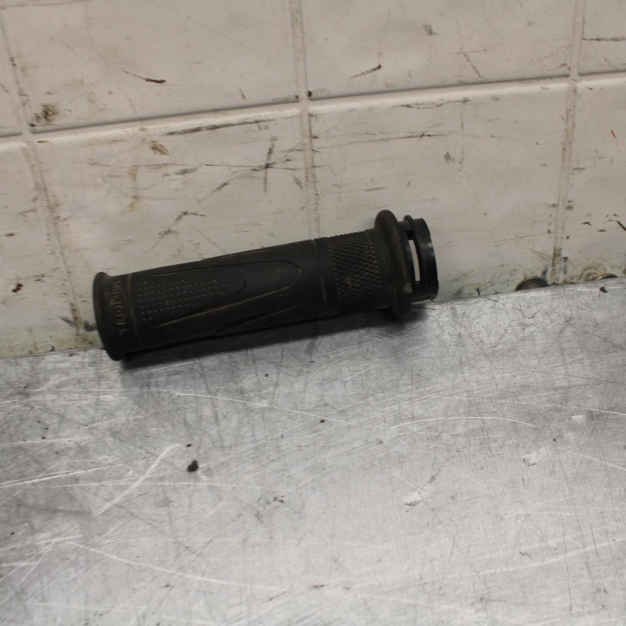 17-21 TRIUMPH STREET TRIPPLE R ABS RIGHT THROTTLE GRIP TUBE bb452
