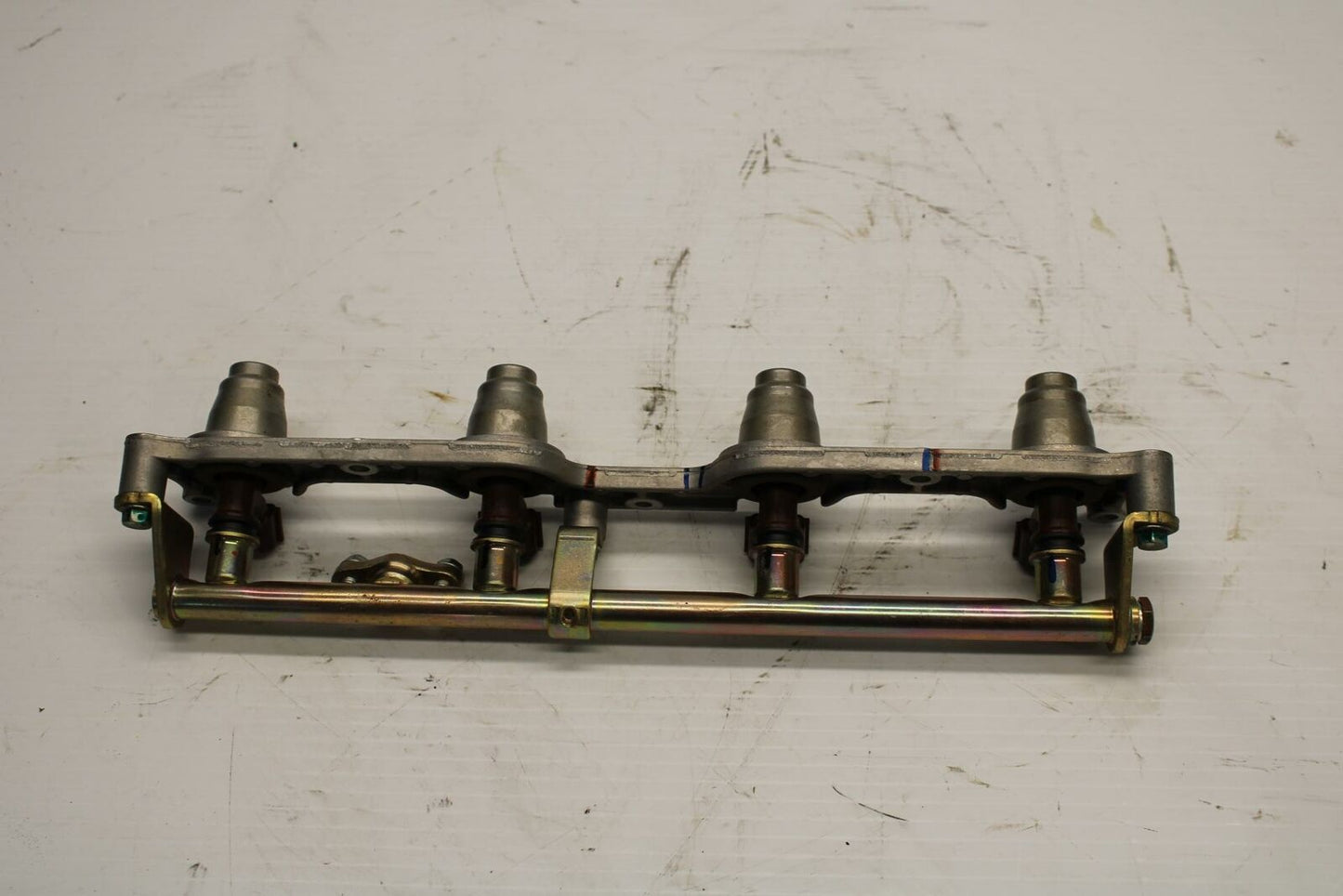 04-05 HONDA CBR1000RR SECONDARY FUEL INJECTORS TOP AIRBOX GAS RAIL BB242