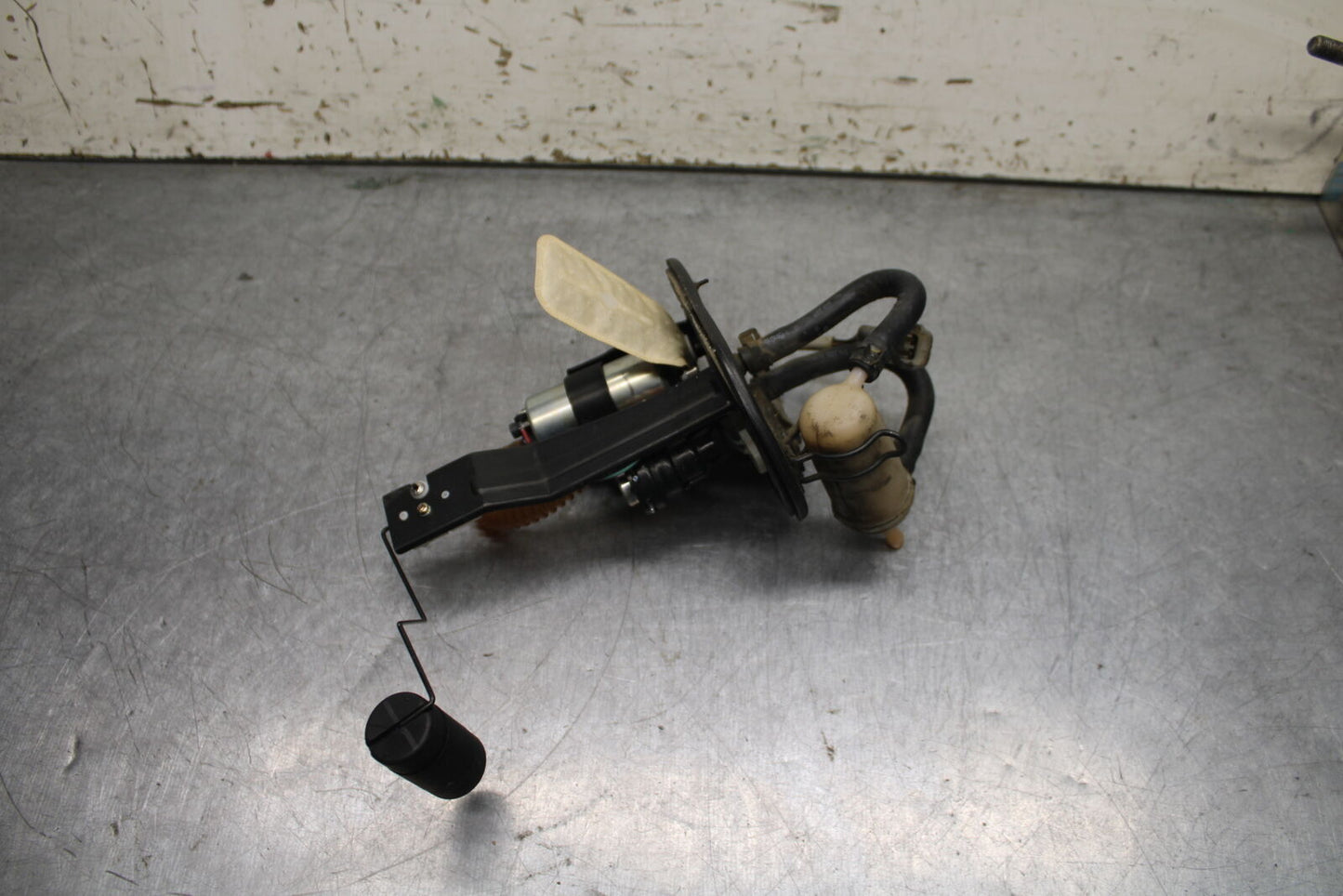 13-16 KTM 390 DUKE FUEL PUMP GAS PETROL SENDER UNIT BB748