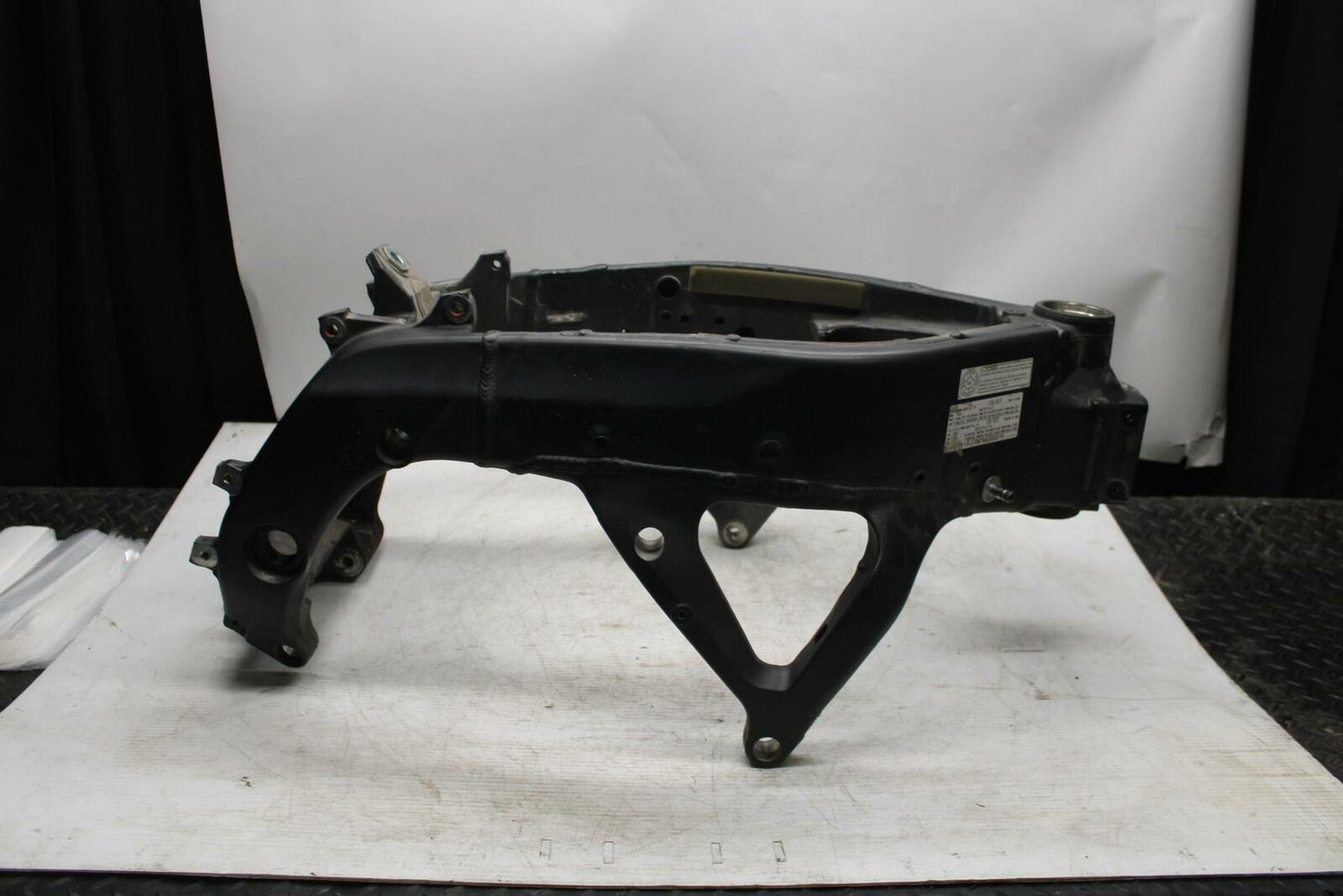 08-16 YAMAHA YZF R6 FRAME CHASSIS BB365