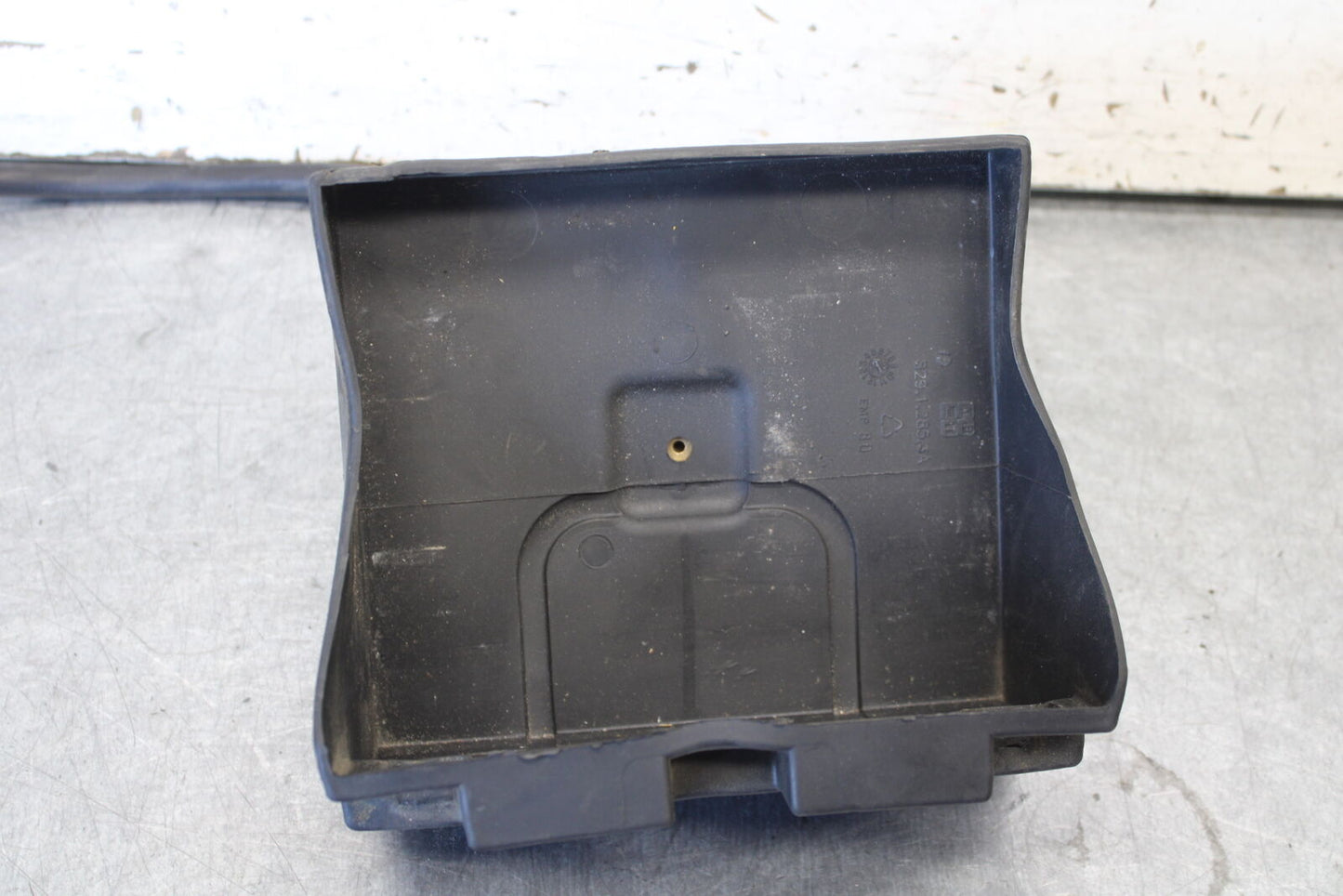 06-07 DUCATI MONSTER 695 REAR BACK TAIL UNDERTAIL BATTERY TRAY PLASTIC BB674