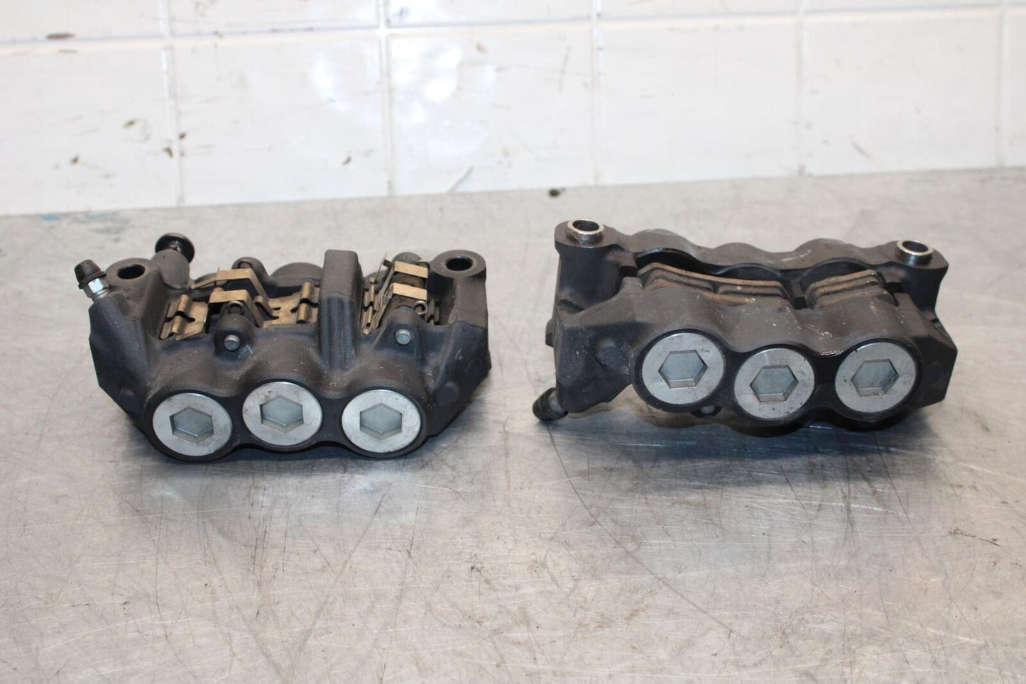 09-14 YAMAHA YZF R1 RIGHT LEFT FRONT BRAKE CALIPER SET PAIR CALIPERS BB448