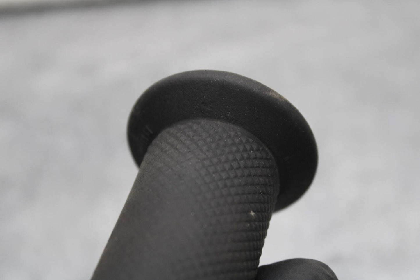 16-18 KTM 690 DUKE LEFT CLIPON HANDLEBAR GRIP BB631