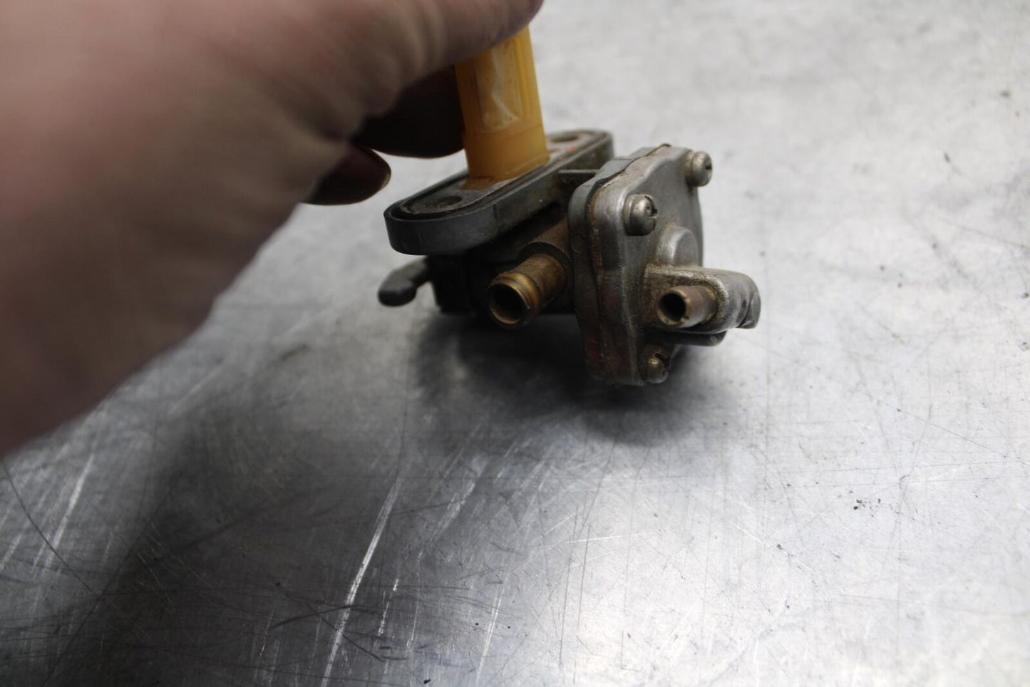 1984 Suzuki GS1150EF FUEL GAS TANK PETCOCK SHUT ON OFF VALVE BB29