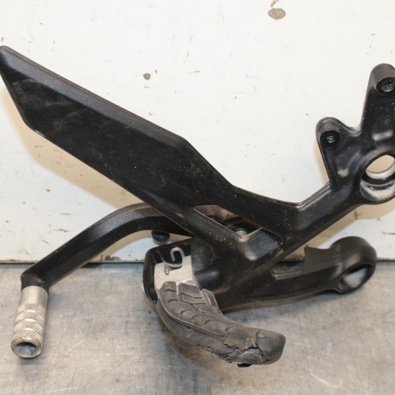 20-24 KTM 890 DUKE R RIGHT REARSET REAR SET DRIVER FOOT PEG REST STOP BB627