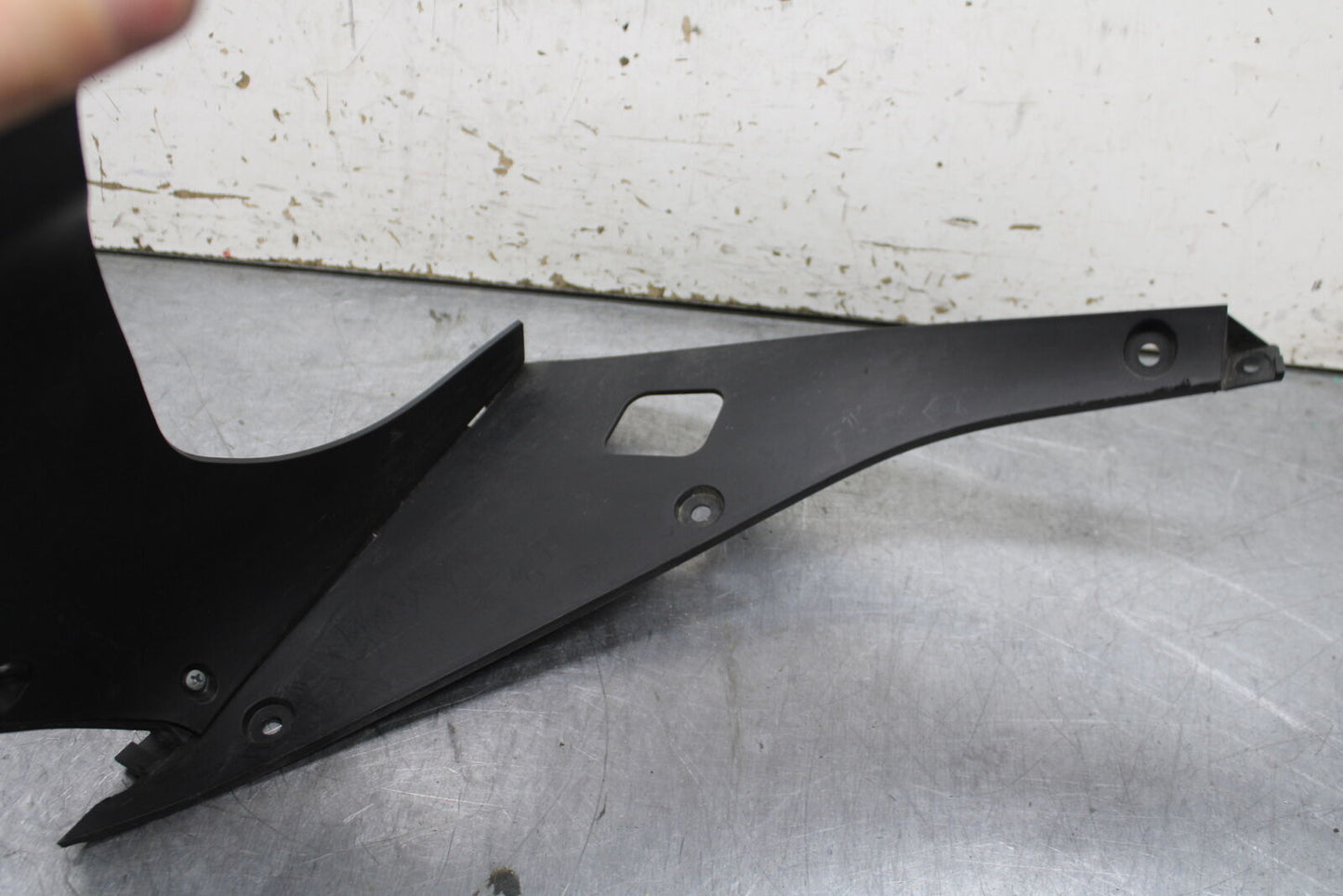 15-19 APRILIA RSV4 RF LOWER FRONT UPPER INNER HEADLIGHT COWL FAIRING BB611