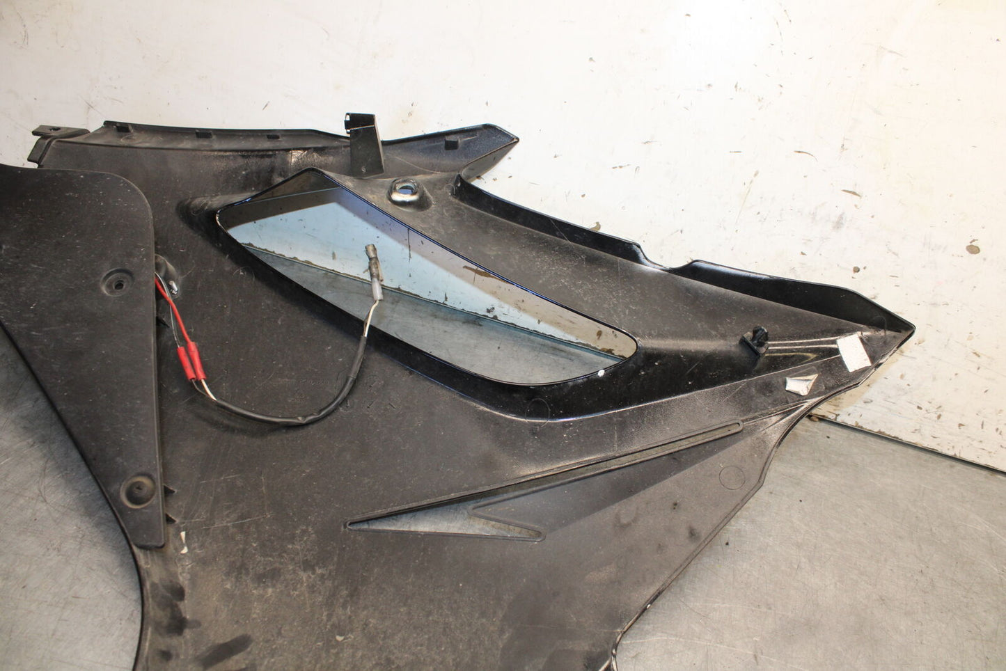 07-08 TRIUMPH DAYTONA 675 RIGHT LOWER MID UPPER SIDE FAIRING COWL BB685