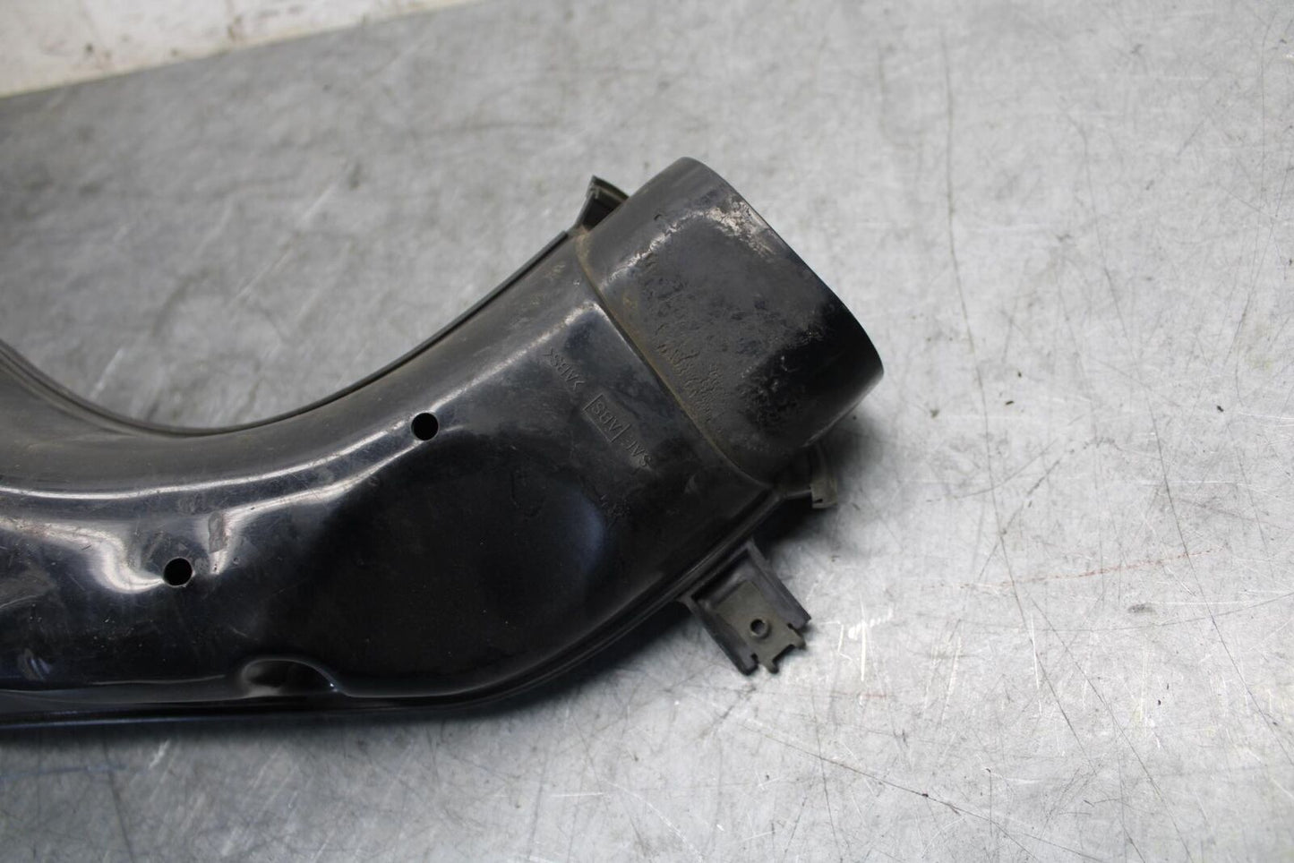 2001 Suzuki GSXR1000 RIGHT RAM AIR INTAKE DUCT TUBE 94420-40F01 BB52