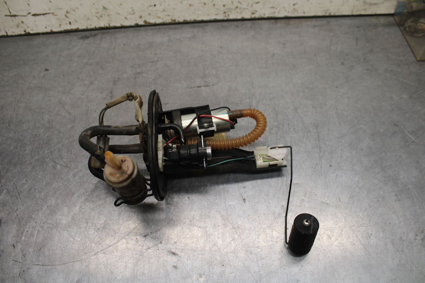 13-16 KTM 390 DUKE FUEL PUMP GAS PETROL SENDER UNIT BB748