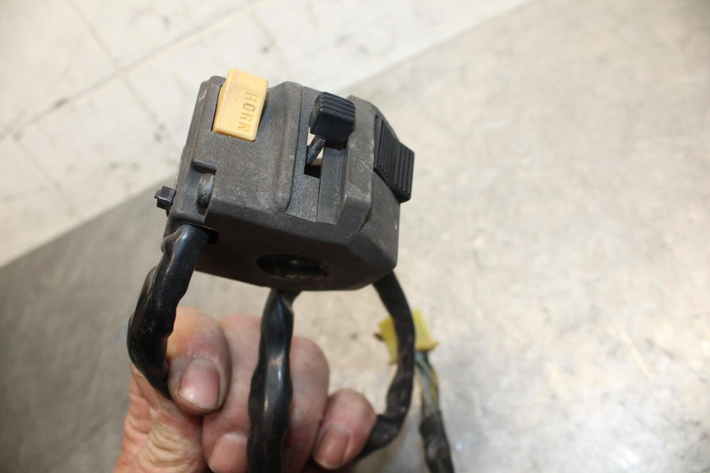 1986 Suzuki GSXR1100 LEFT CLIP ON HANDLE HORN SIGNALS SWITCH SWITCHES BB43