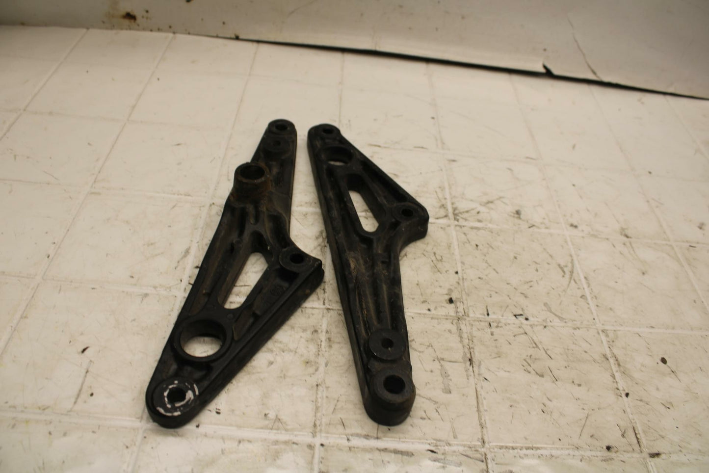 79-81 YAMAHA XS1100S LEFT RIGHT REARSET REAR SET DRIVER PEG BRACKETS BB401