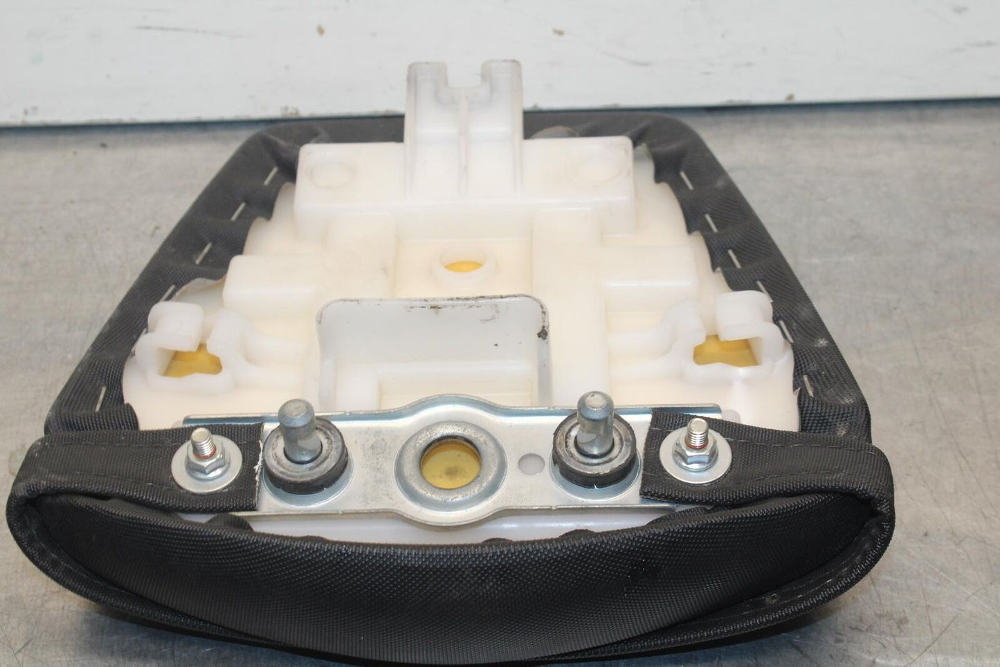 2011 Suzuki GSXR600 REAR BACK PASSENGER TANDEM SEAT PAD SADDLE PILLION BB605